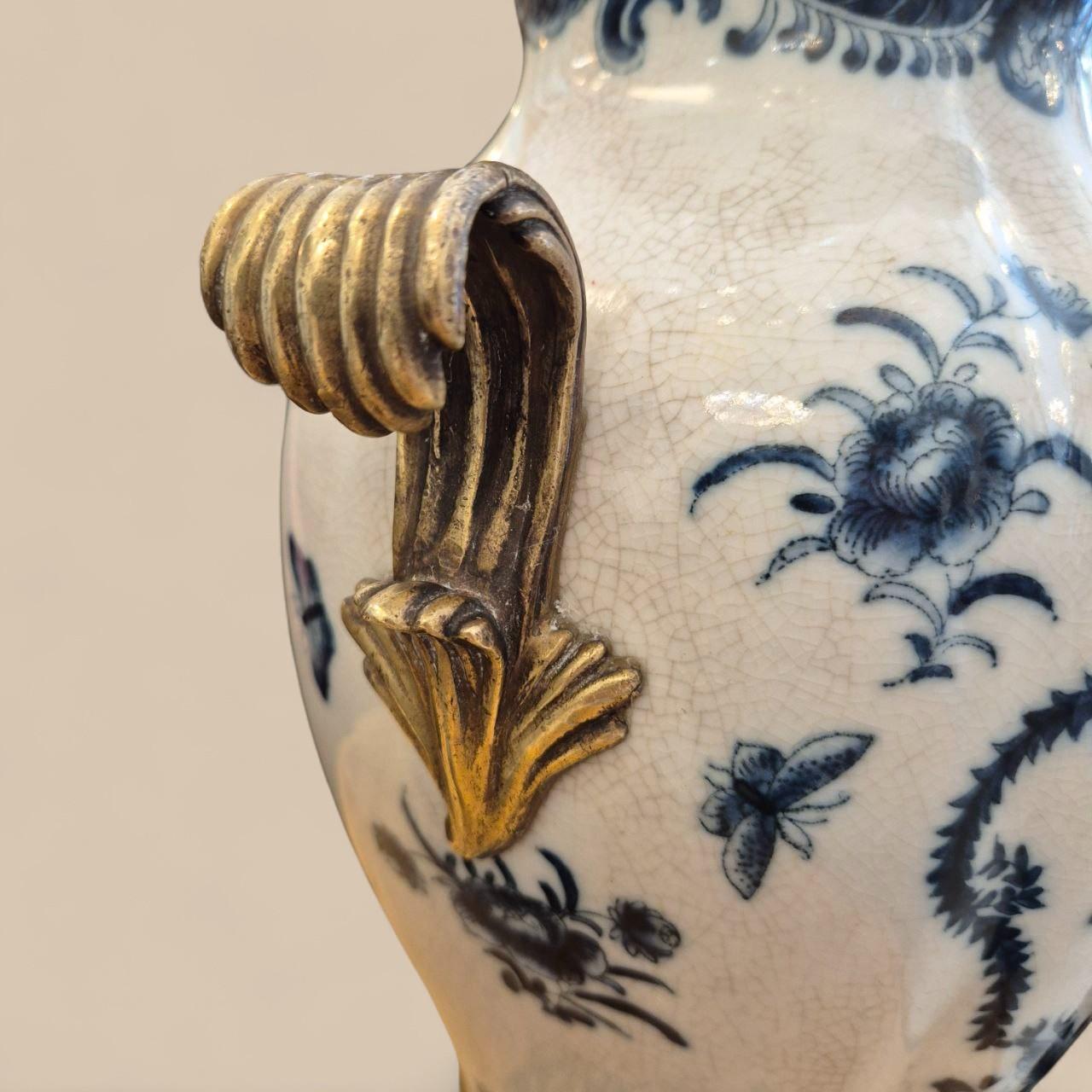 Pareja de cassolettes de porcelana craquelada y bronce dorado - Wong Lee 1895 en venta 7