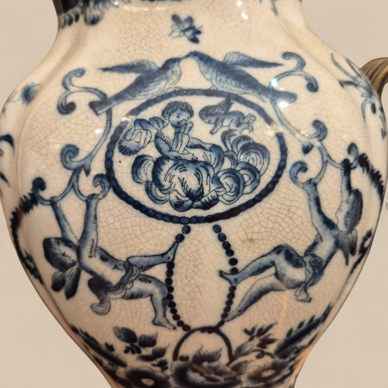 Pareja de cassolettes de porcelana craquelada y bronce dorado - Wong Lee 1895 en venta 1