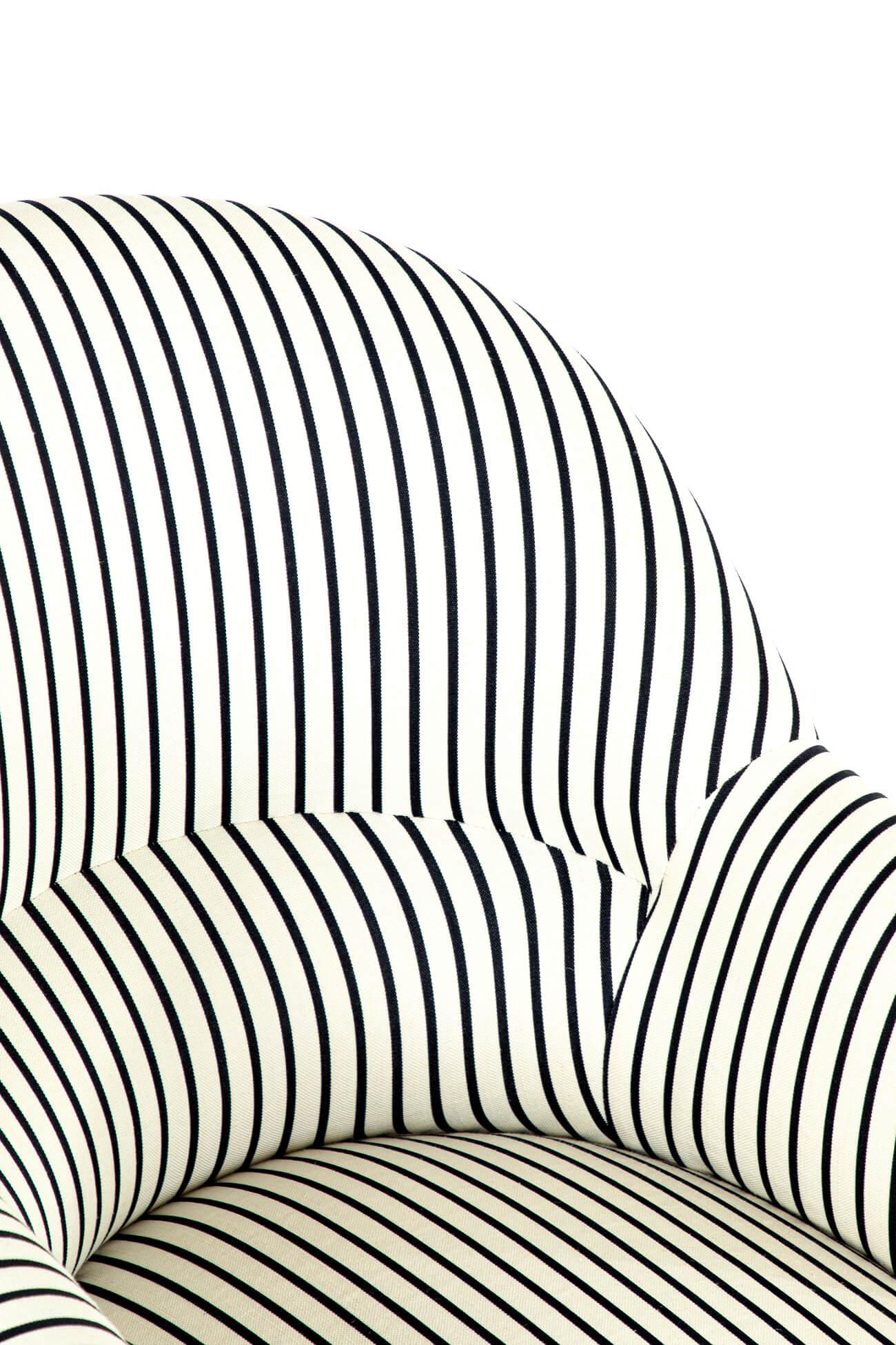 Fine XIX secolo Coppia di poltrone Crapaud in ticking blu marino in vendita