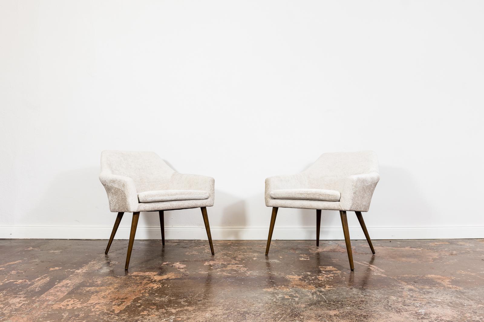 Mid-Century Modern Pair Of Cream Cocktail Chairs, 1970s For Sale