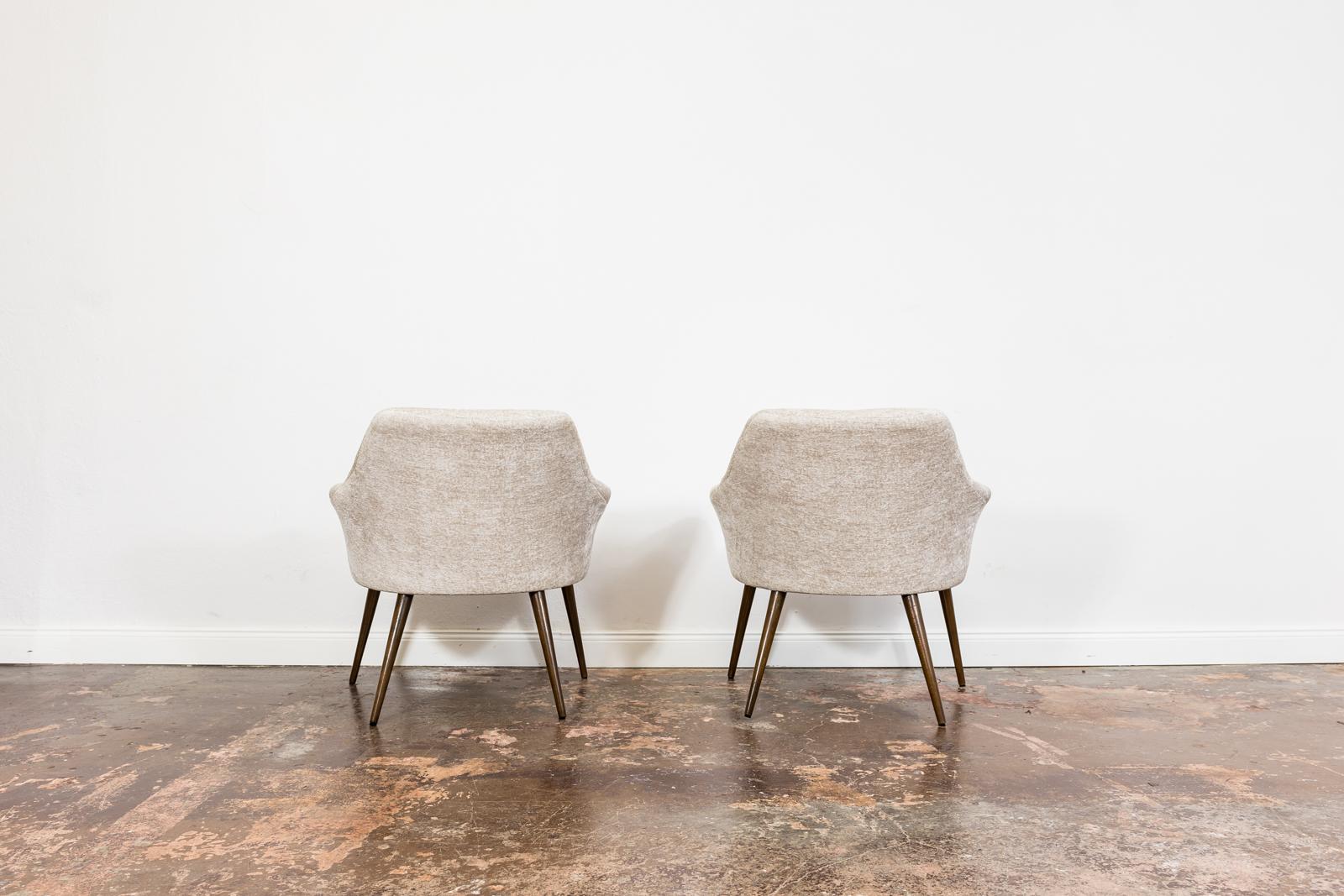 20th Century Pair Of Cream Cocktail Chairs, 1970s For Sale