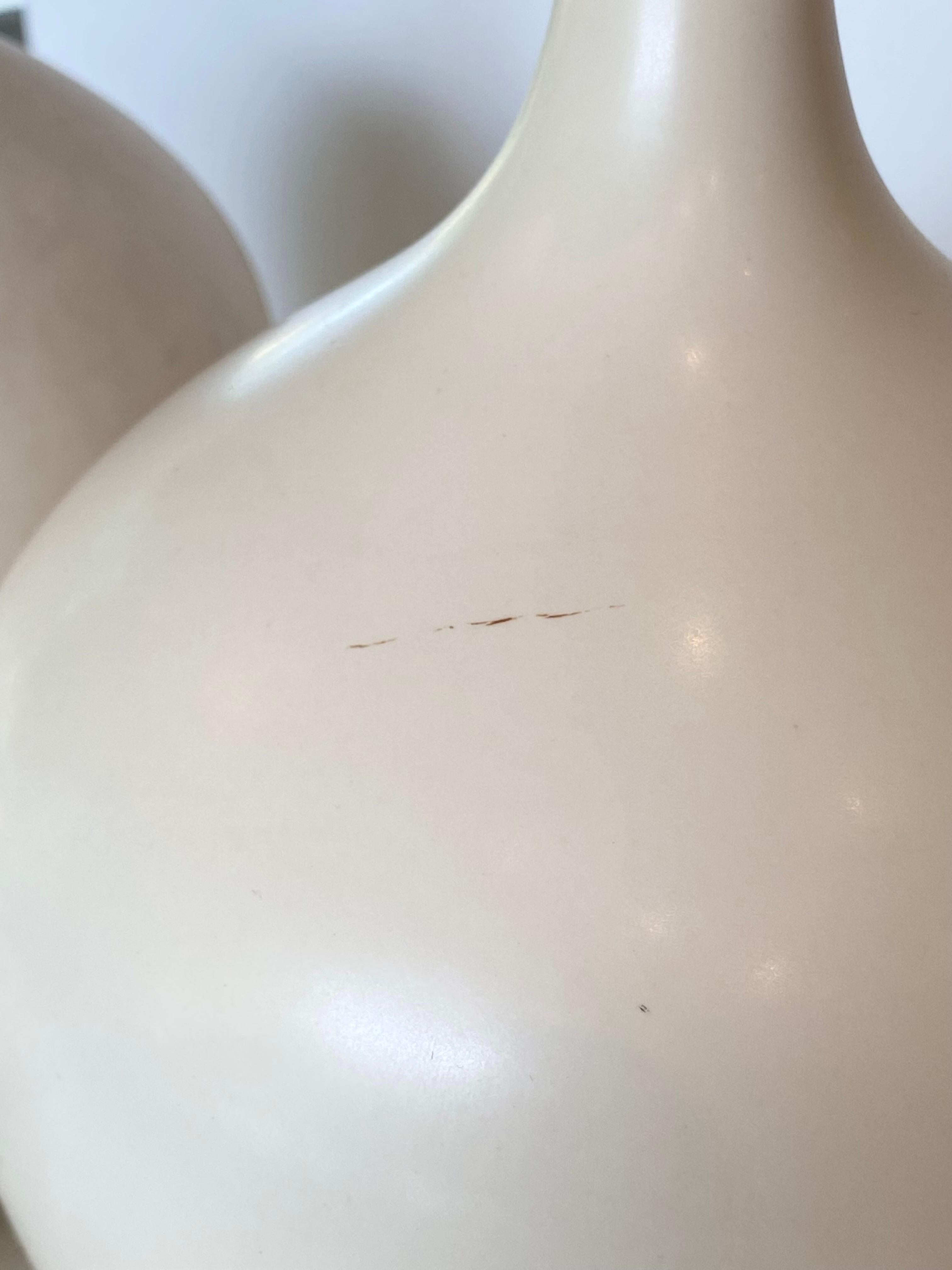 Paire de lampes de table Lotte and Gunnar Bostlund à glaçure crème en vente 1