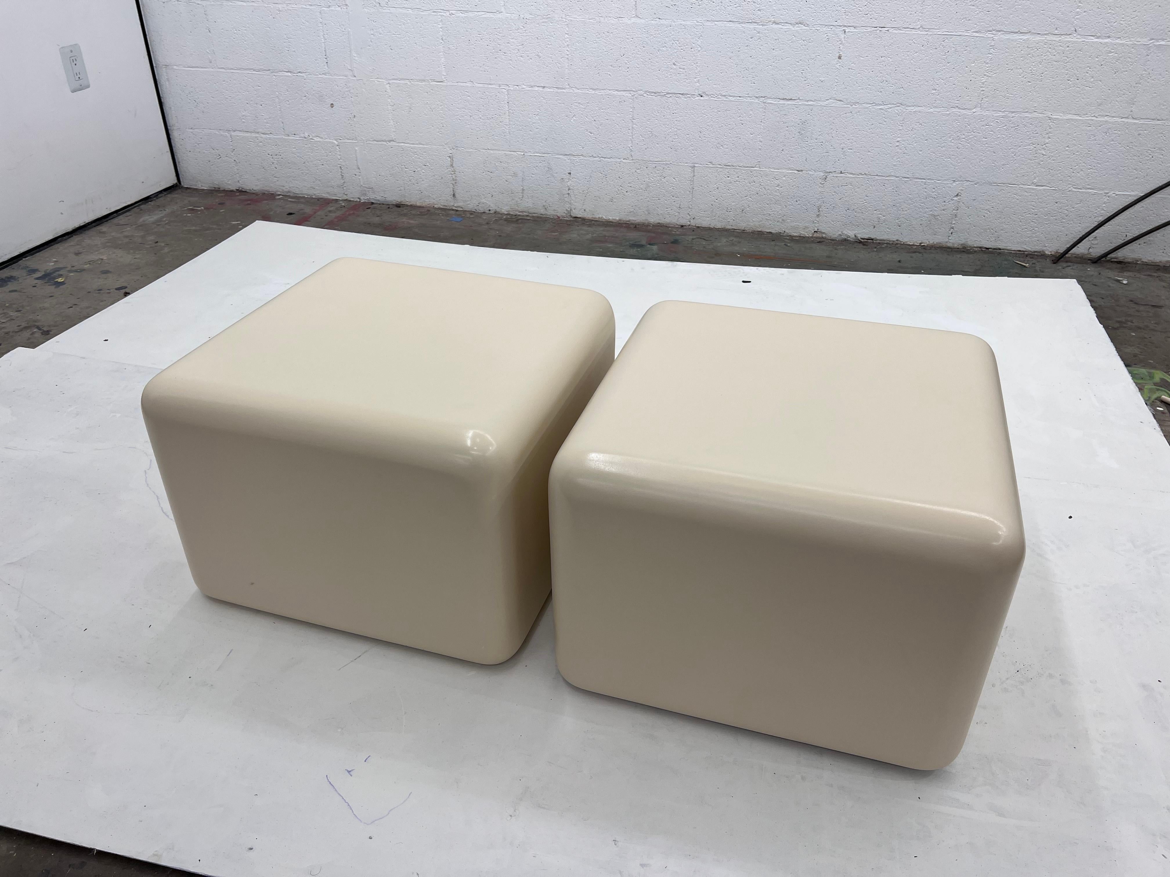 Pair of Cream lacquer, Milo Baughman pedestal cube modular side tables  3