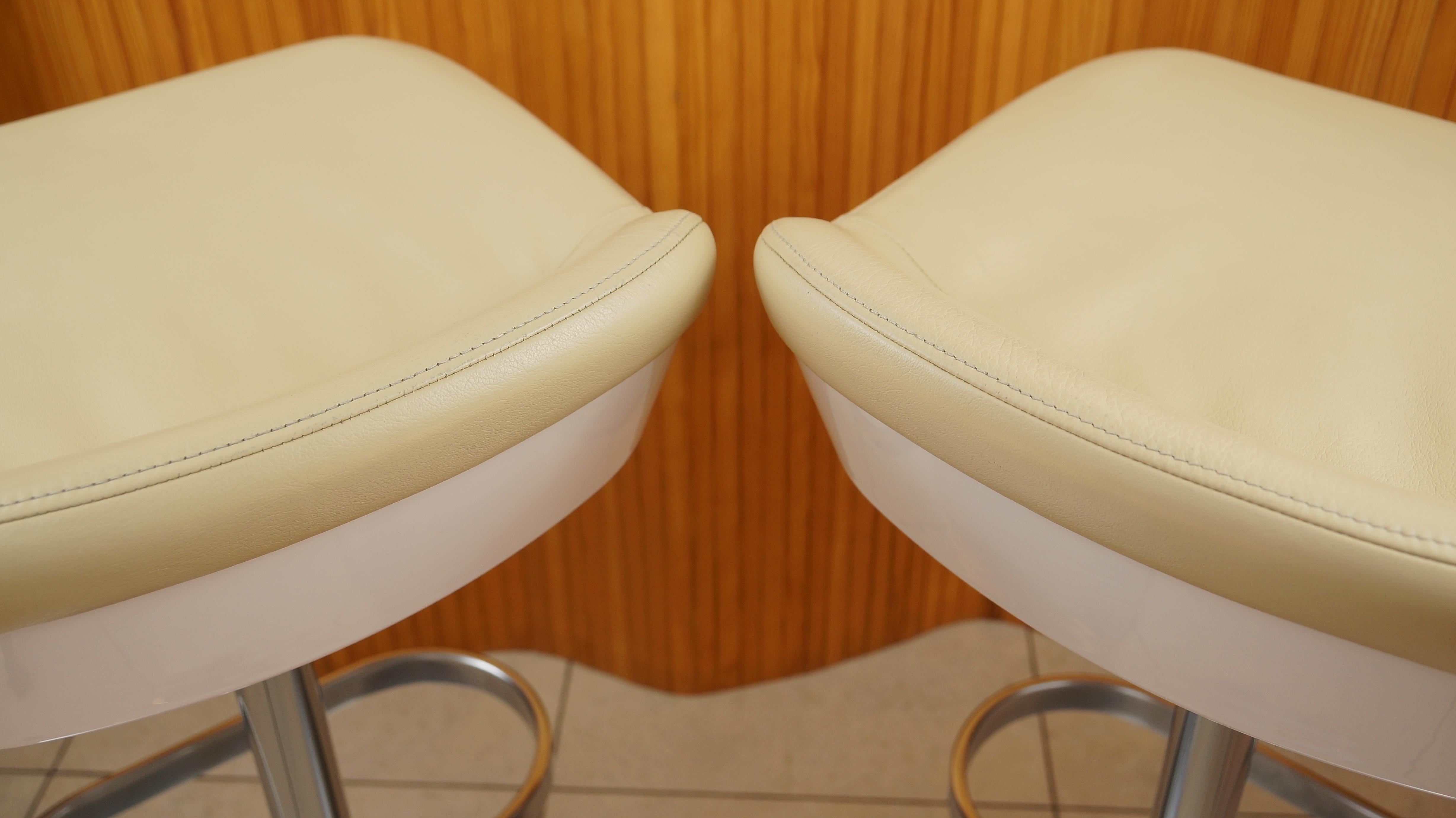Pair of Cream Leather Walter Knoll Turtle Bar / Counter Stools, Pearson Lloyd 3