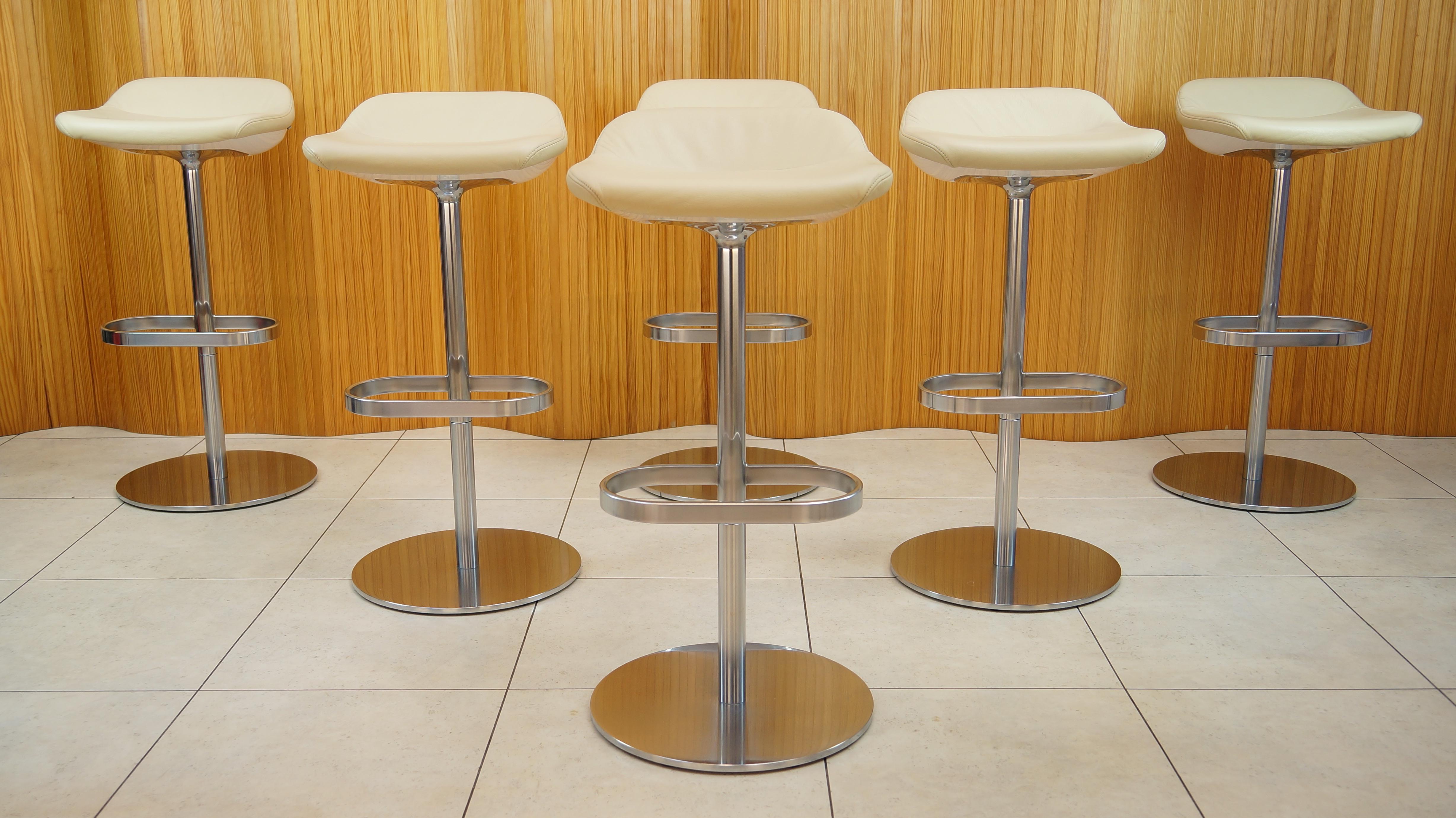 Pair of Cream Leather Walter Knoll Turtle Bar / Counter Stools, Pearson Lloyd 5