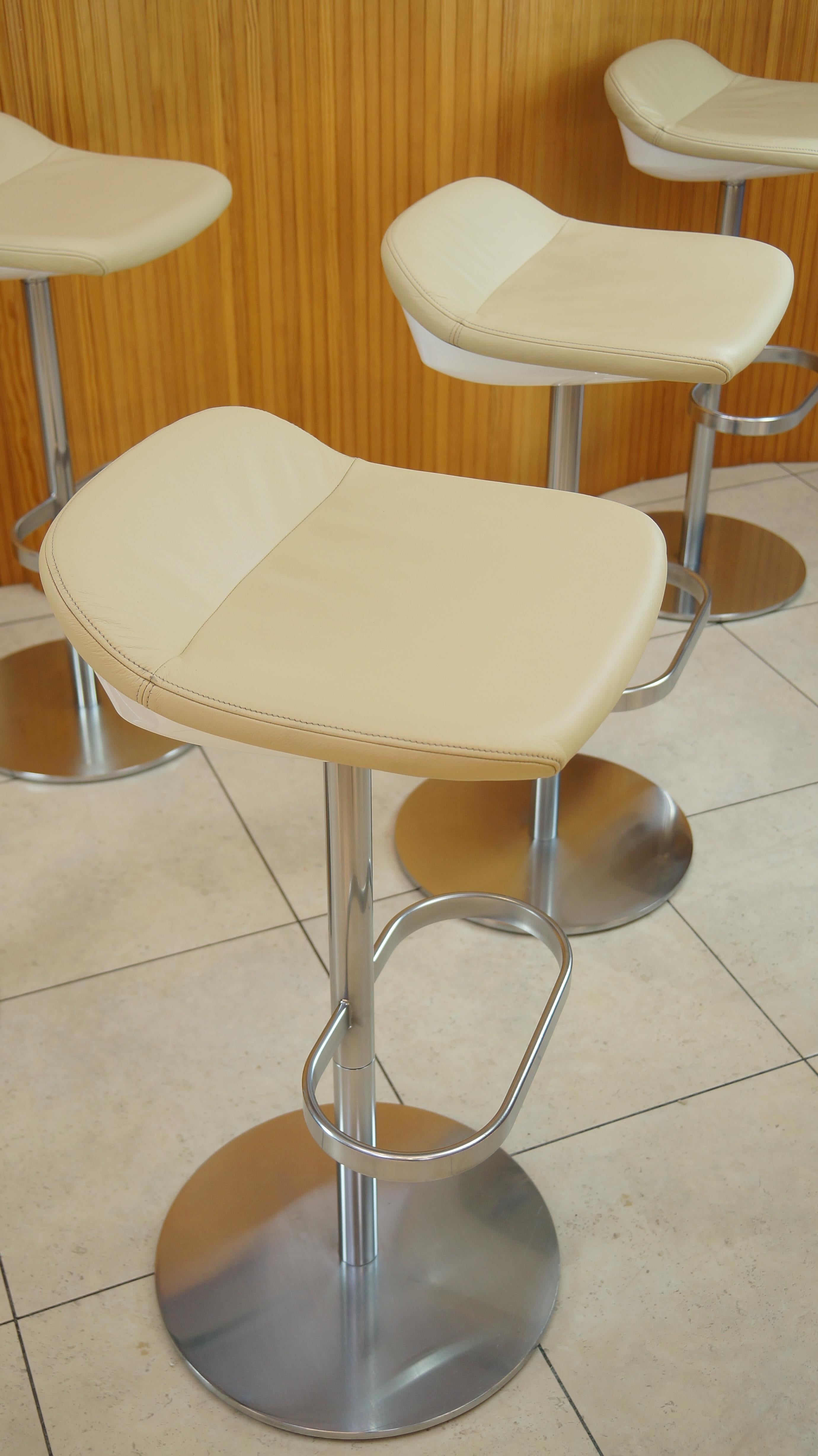 Pair of Cream Leather Walter Knoll Turtle Bar / Counter Stools, Pearson Lloyd 10