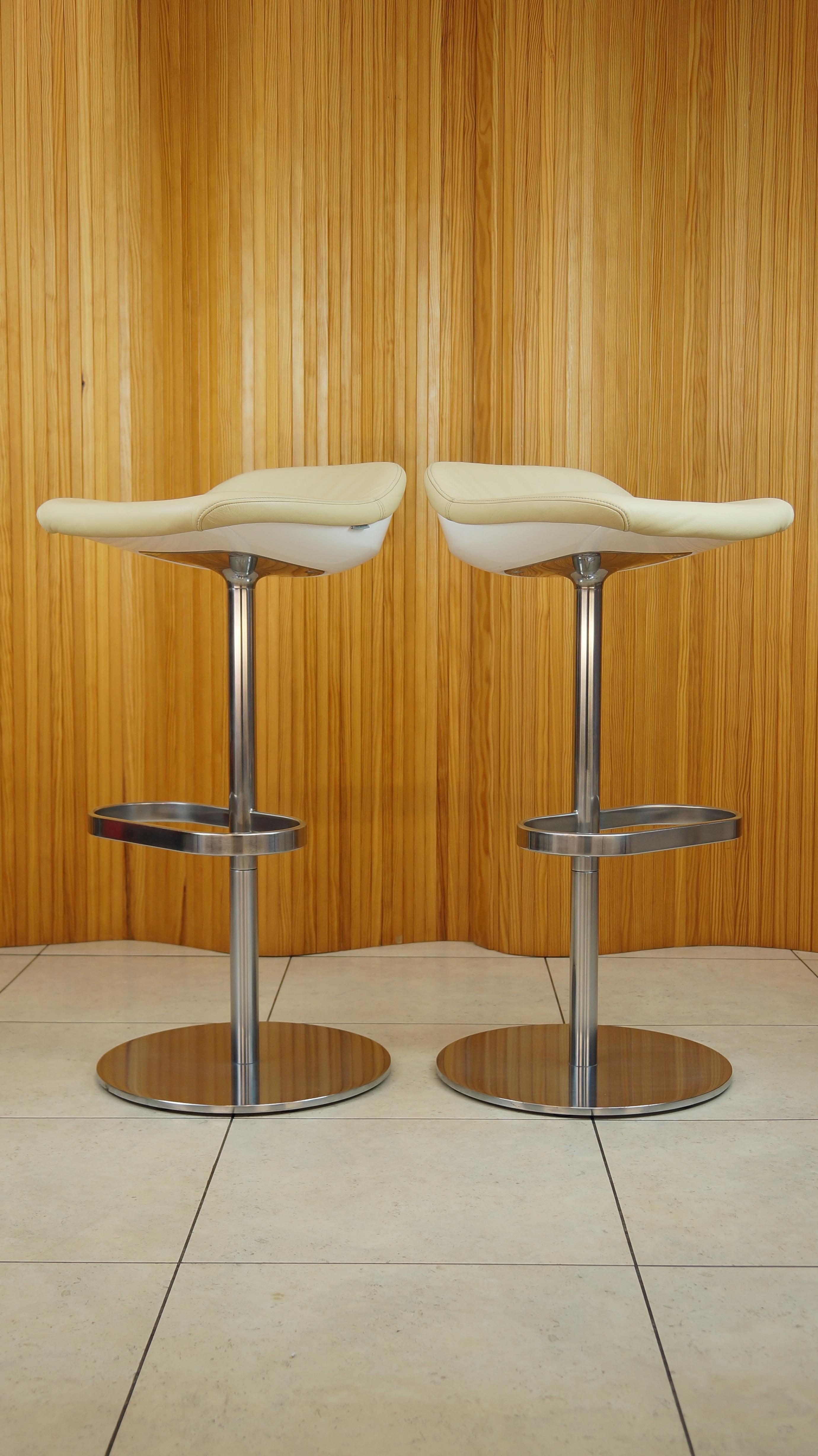 Pair (2) of Walter Knoll ‘Turtle’ bar stools by Pearson Lloyd 

Design year: 2005
Designer: Luke Pearson, Tom Lloyd renowned London design team
Maker: Walter Knoll

These sleek, bar stools ooze quality, are very heavy and supremely comfortable. They
