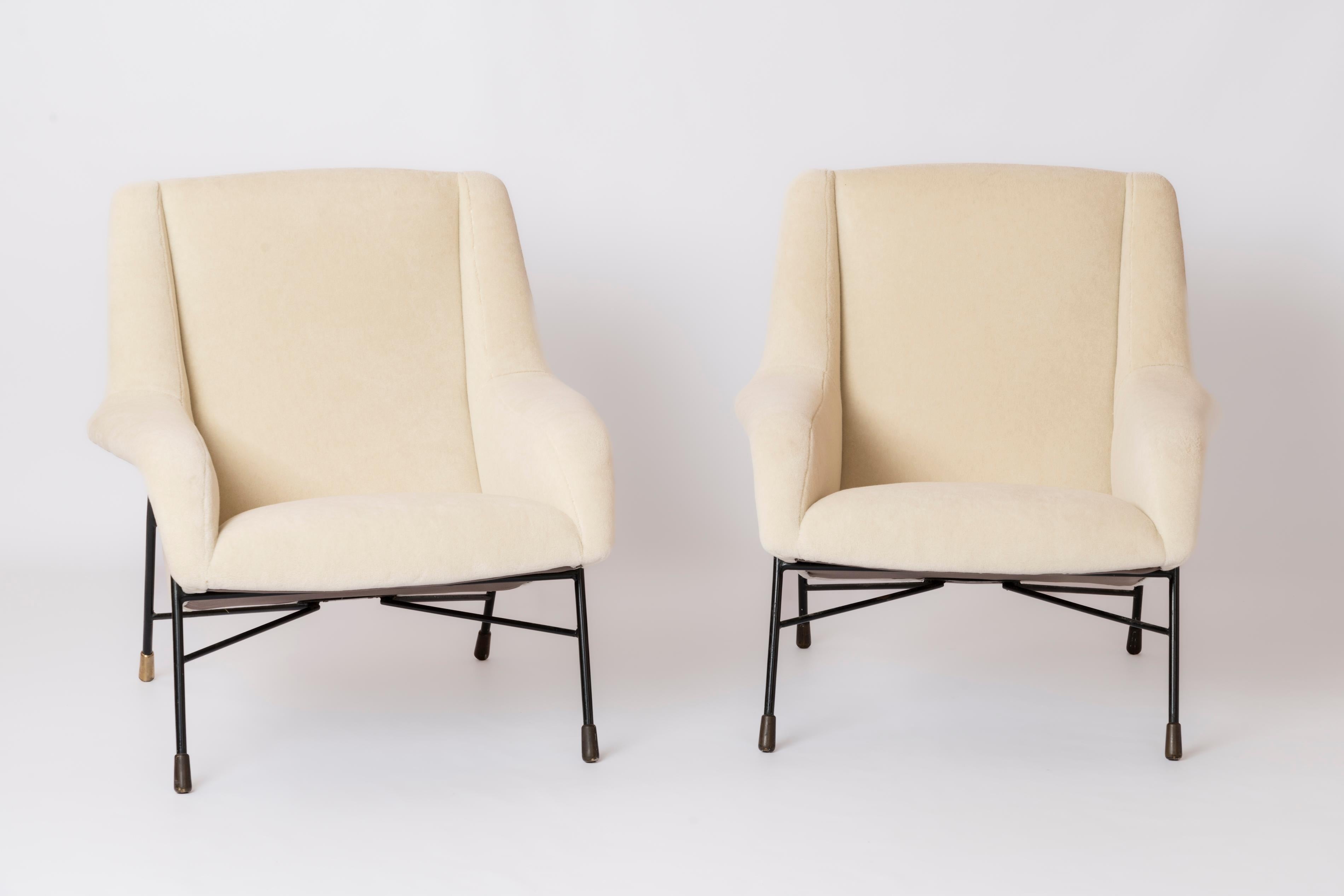 Mid-Century Modern Paire de fauteuils en mohair crème d'Alfred Hendrickx pour Belform, Belgique, 1958 en vente