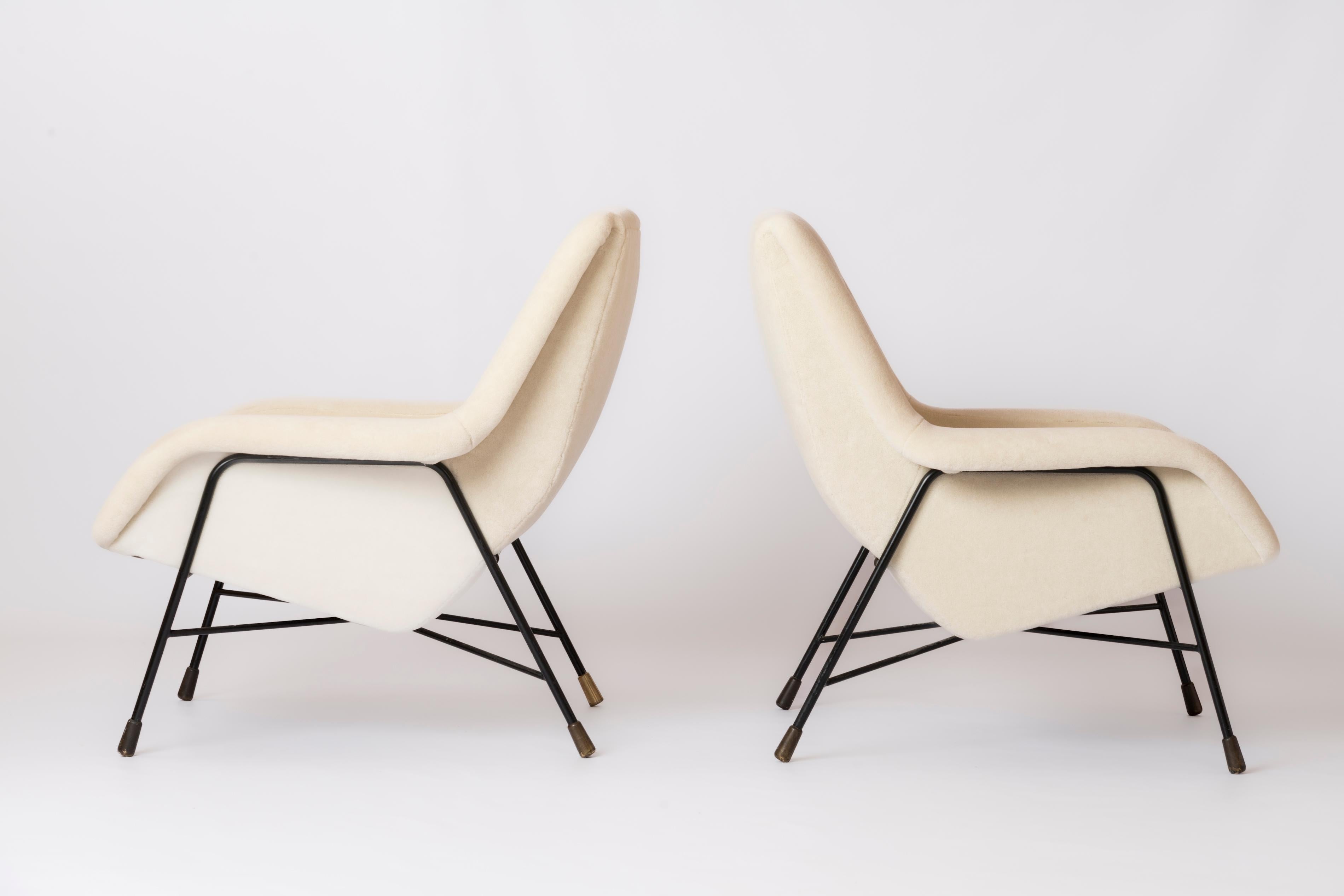Milieu du XXe siècle Paire de fauteuils en mohair crème d'Alfred Hendrickx pour Belform, Belgique, 1958 en vente