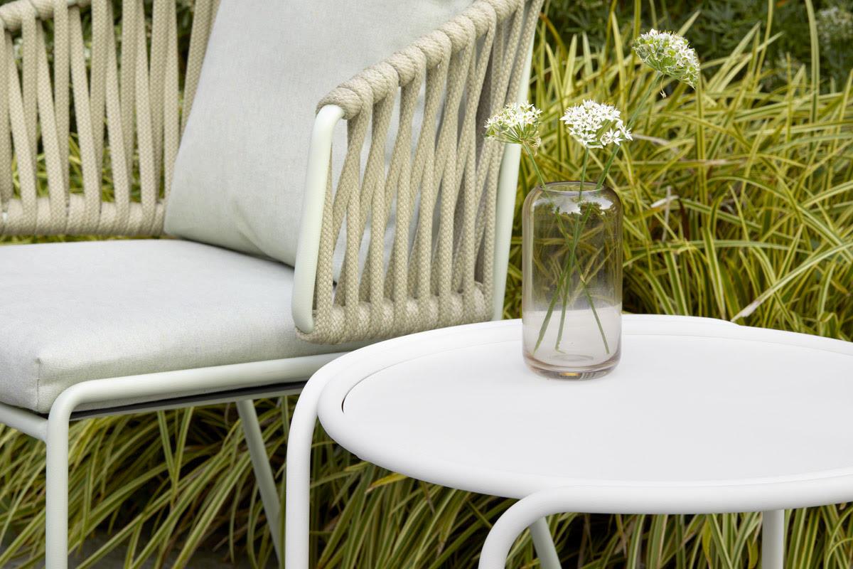 Pair of Cream Outdoor or Indoor Metal and Cord Armchairs, 21 century For Sale 1