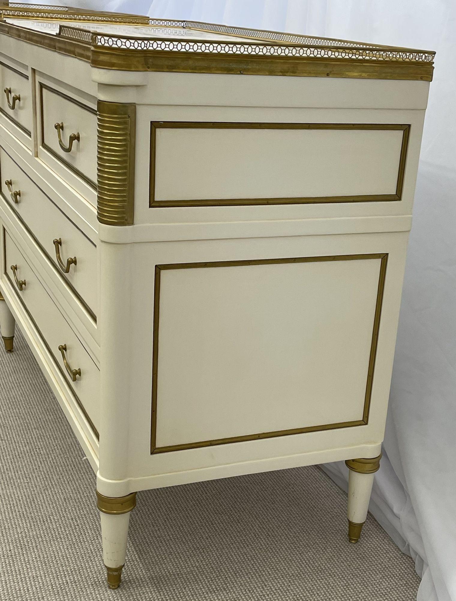 Pair of Cream Painted Louis XVI Style Commodes, Nightstands, Dressers, Chests For Sale 3