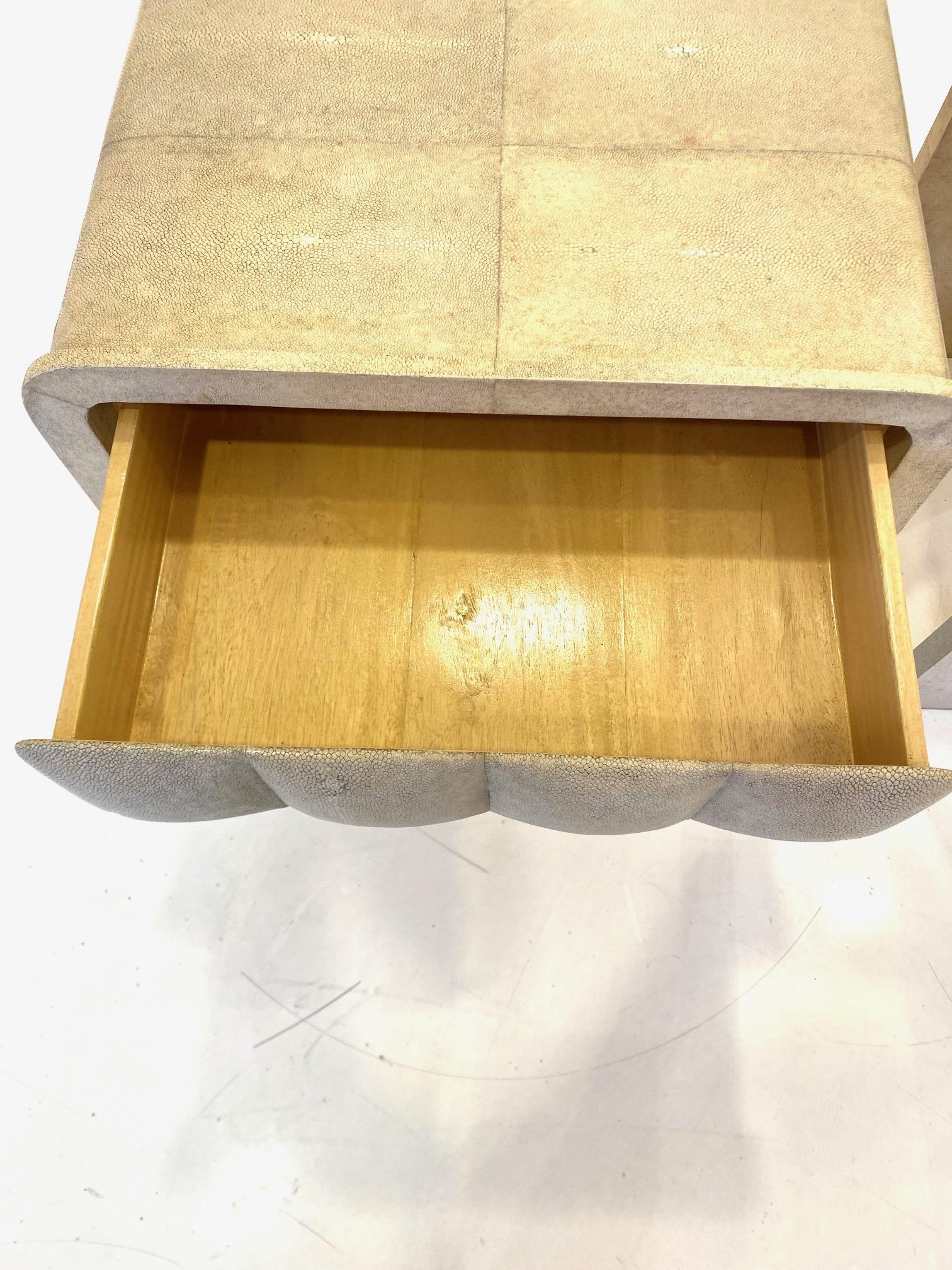 Paire de tables d'appoint 
