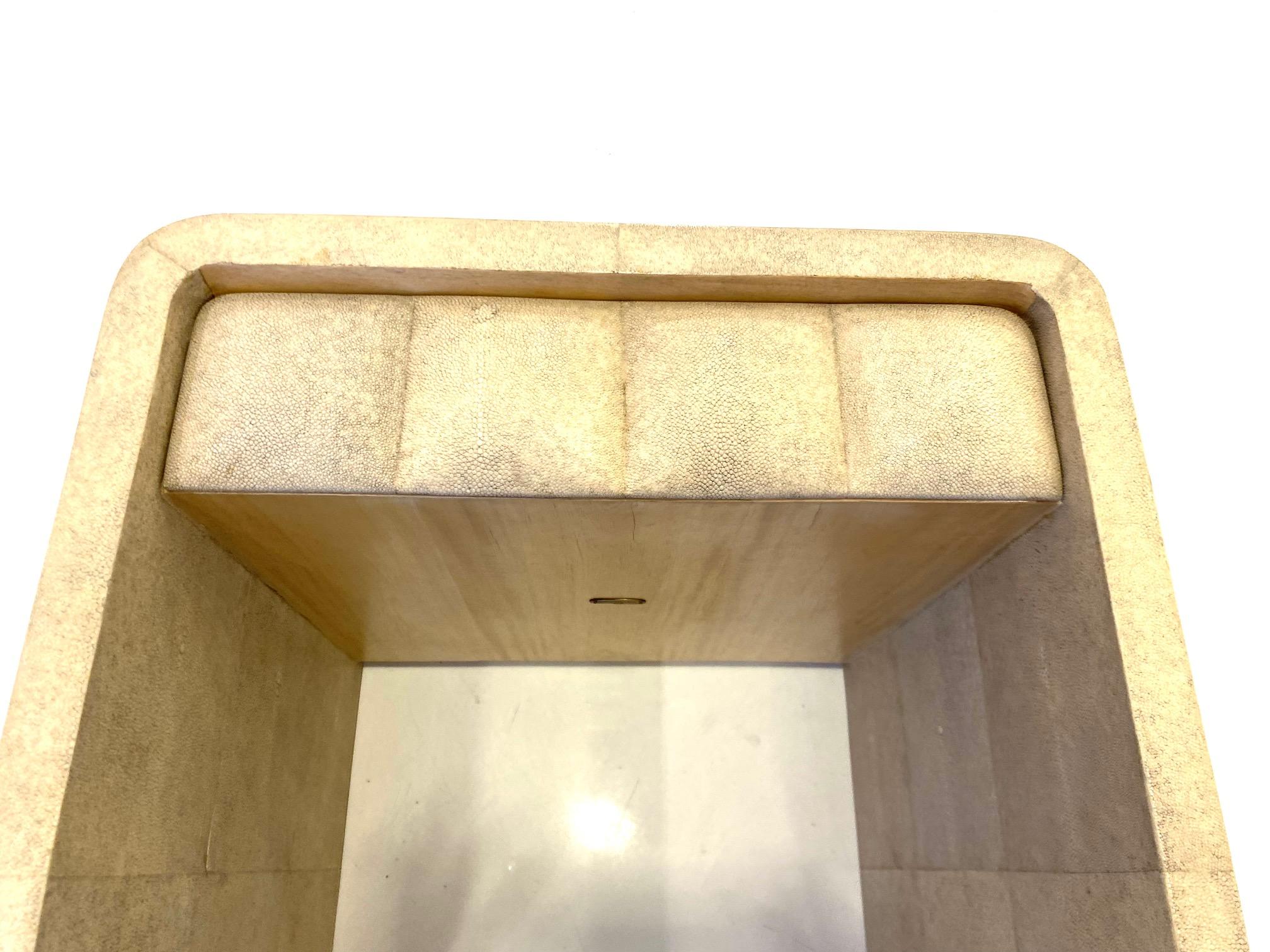 Paire de tables d'appoint 