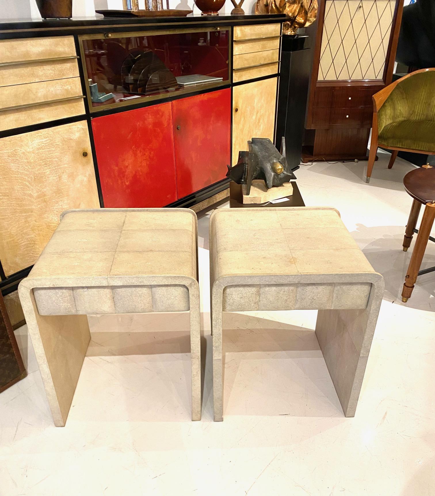 Paire de tables d'appoint 