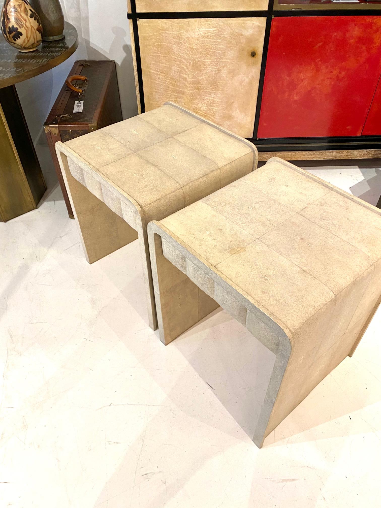 Paire de tables d'appoint 