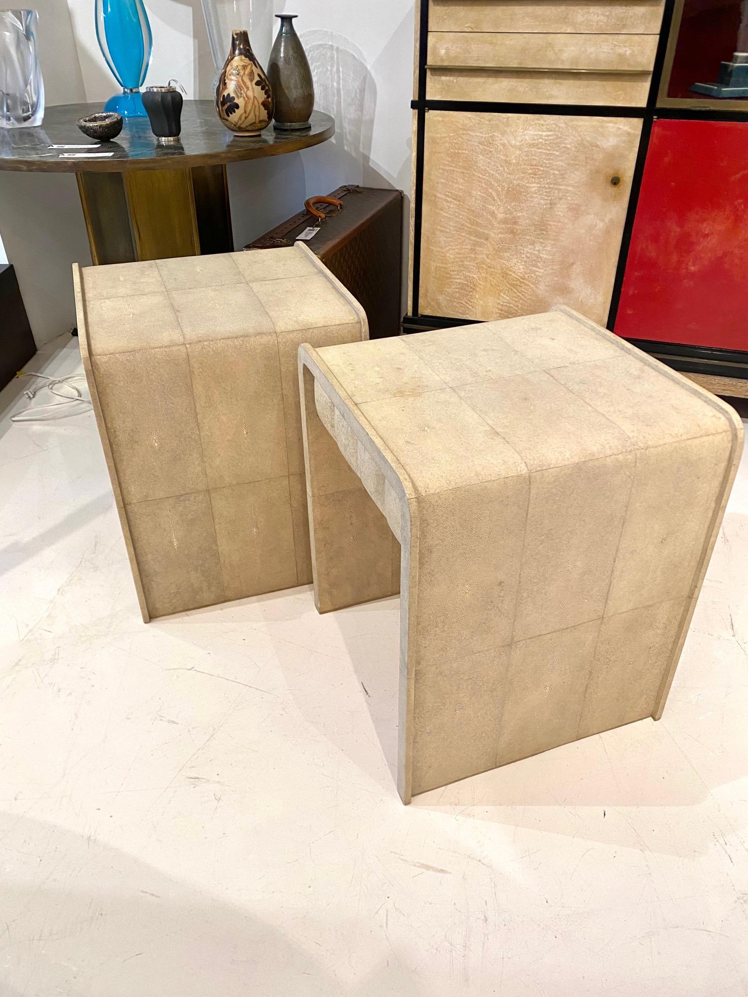 Paire de tables d'appoint 