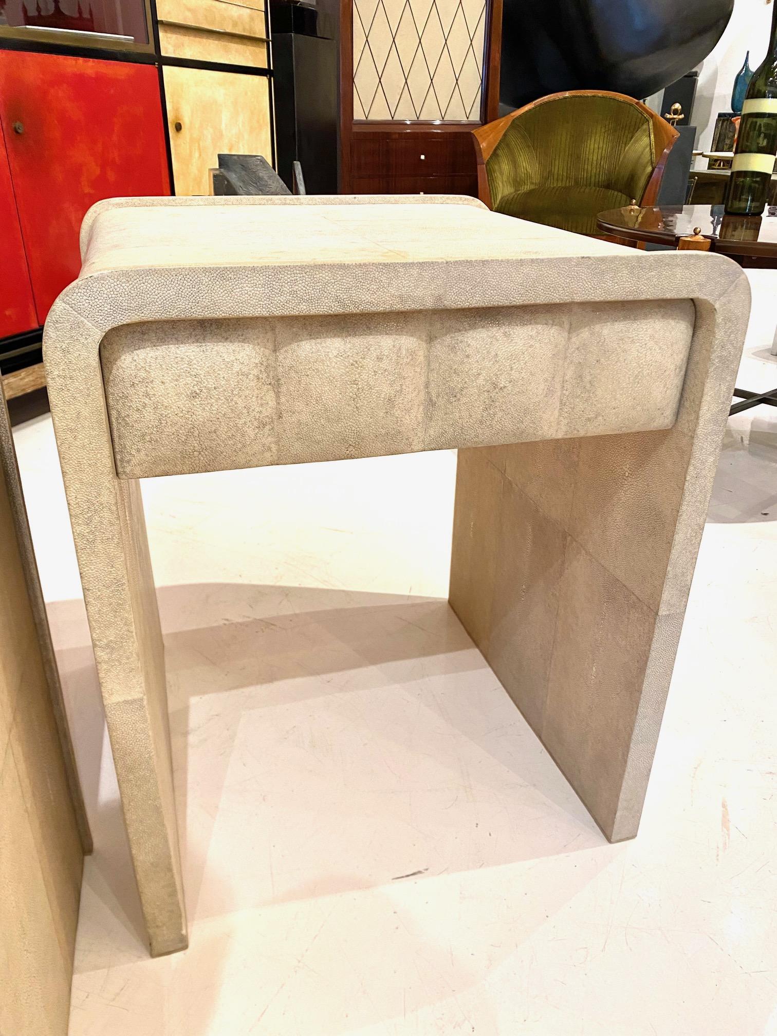 Paire de tables d'appoint 