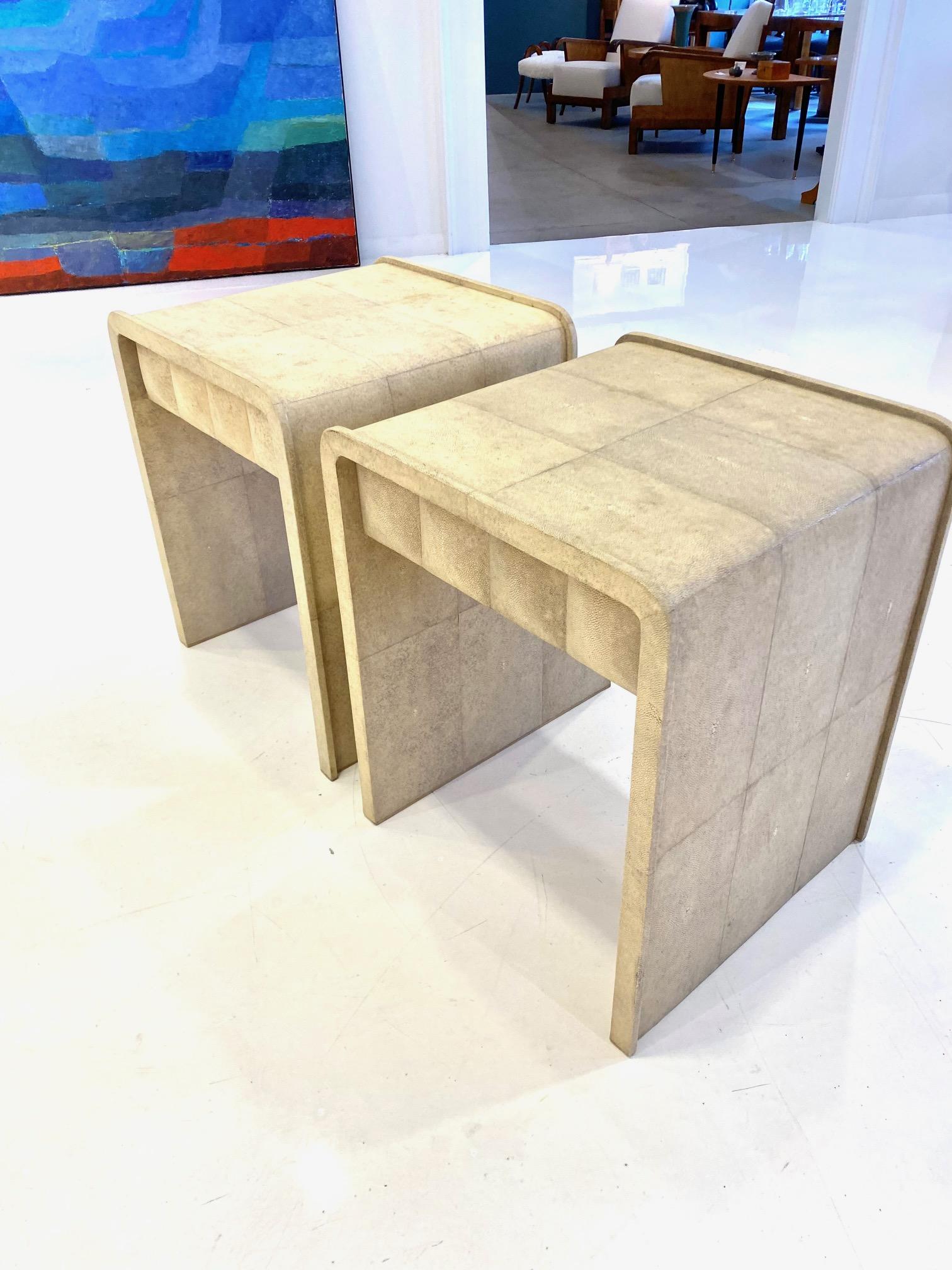 Fin du 20e siècle Paire de tables d'appoint 