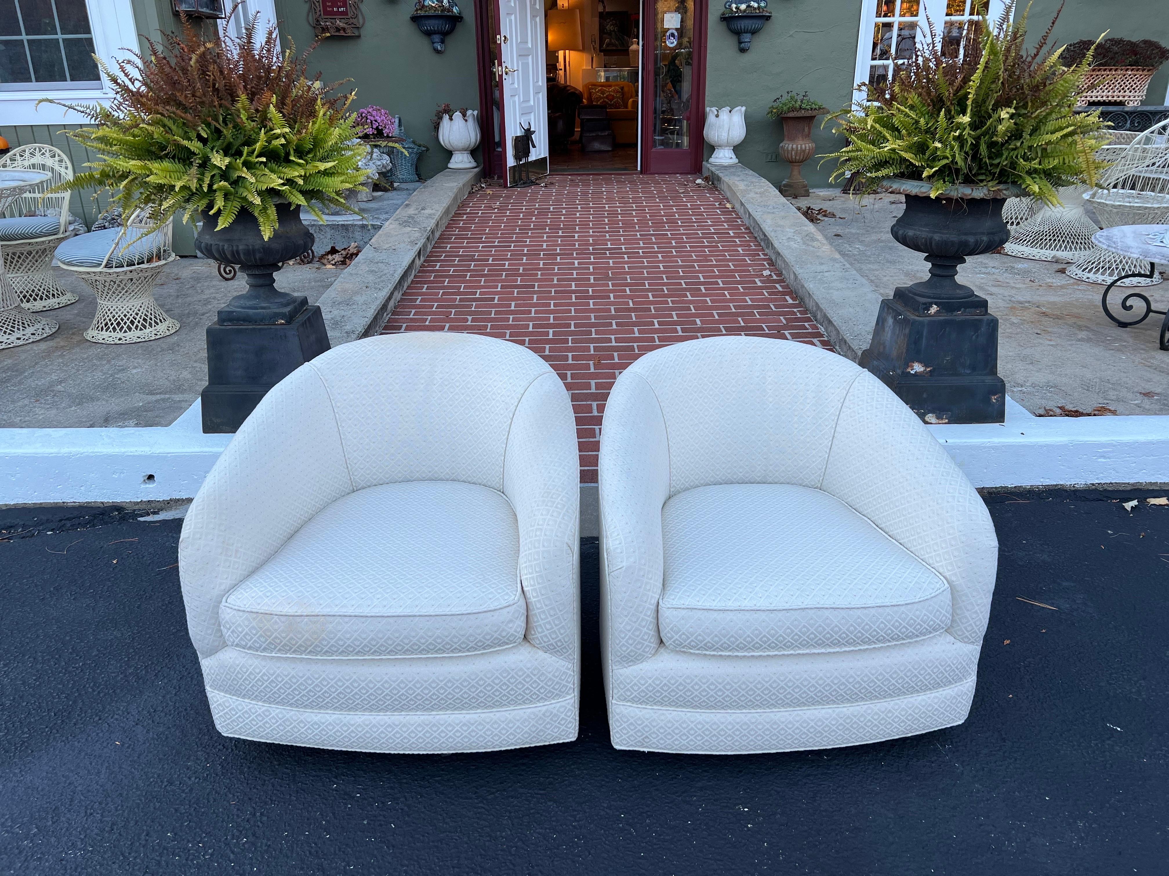 Pair of White Swivel Cube Chairs In Good Condition For Sale In Redding, CT
