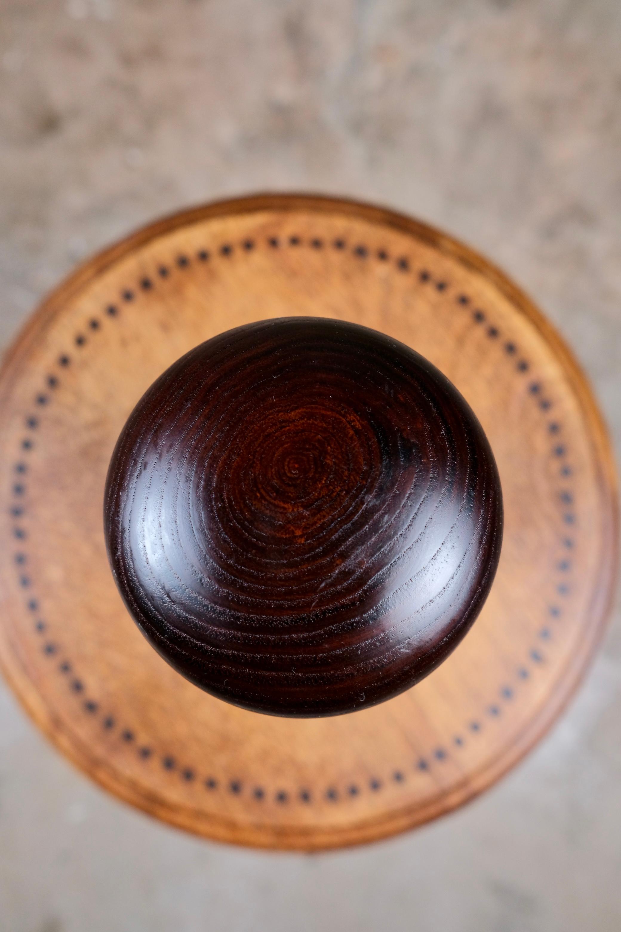 Paire de Kokeshi créatifs Usaburo, Japon, années 1990 en vente 2