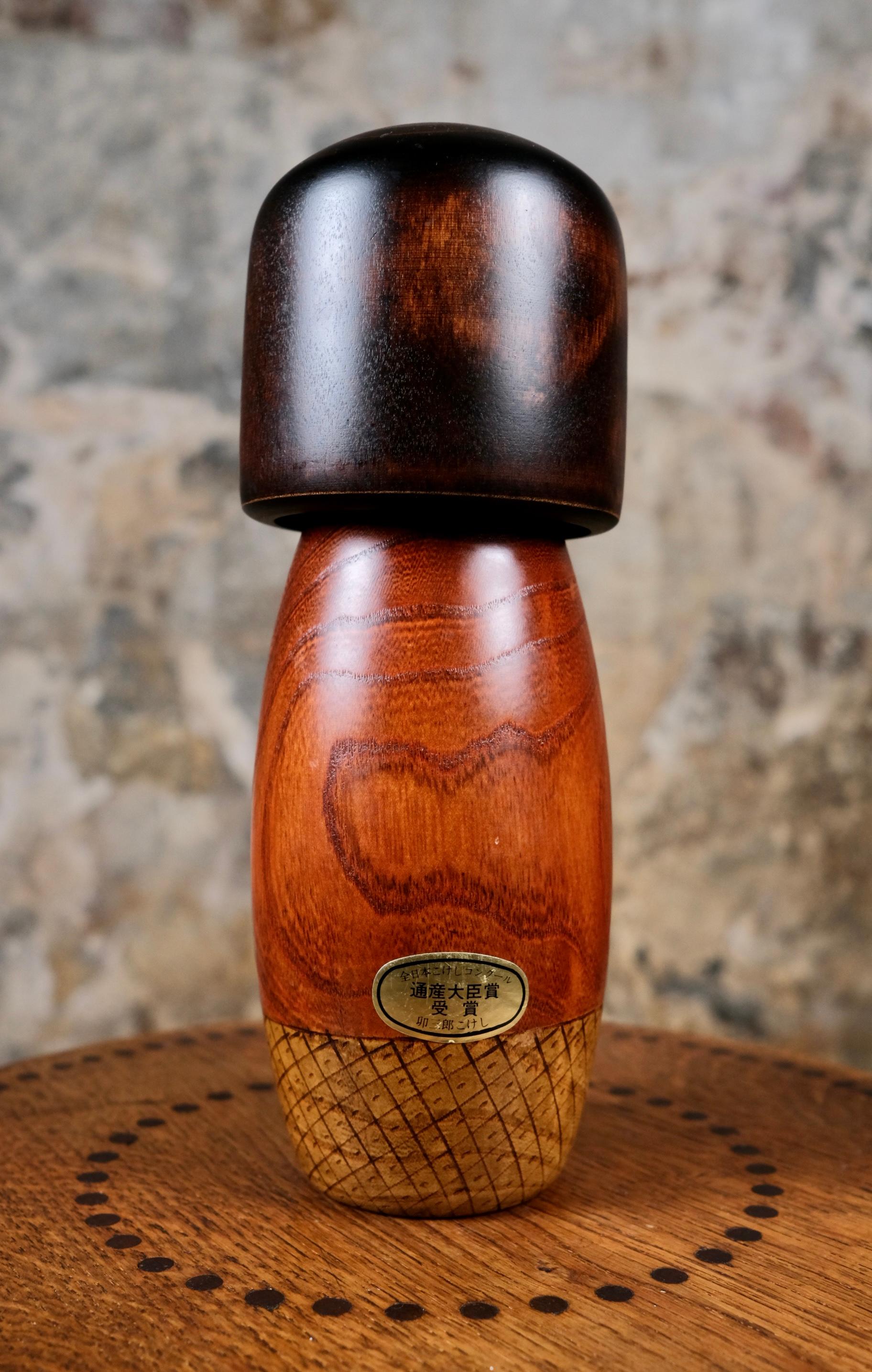 Paire de Kokeshi créatifs Usaburo, Japon, années 1990 en vente 9