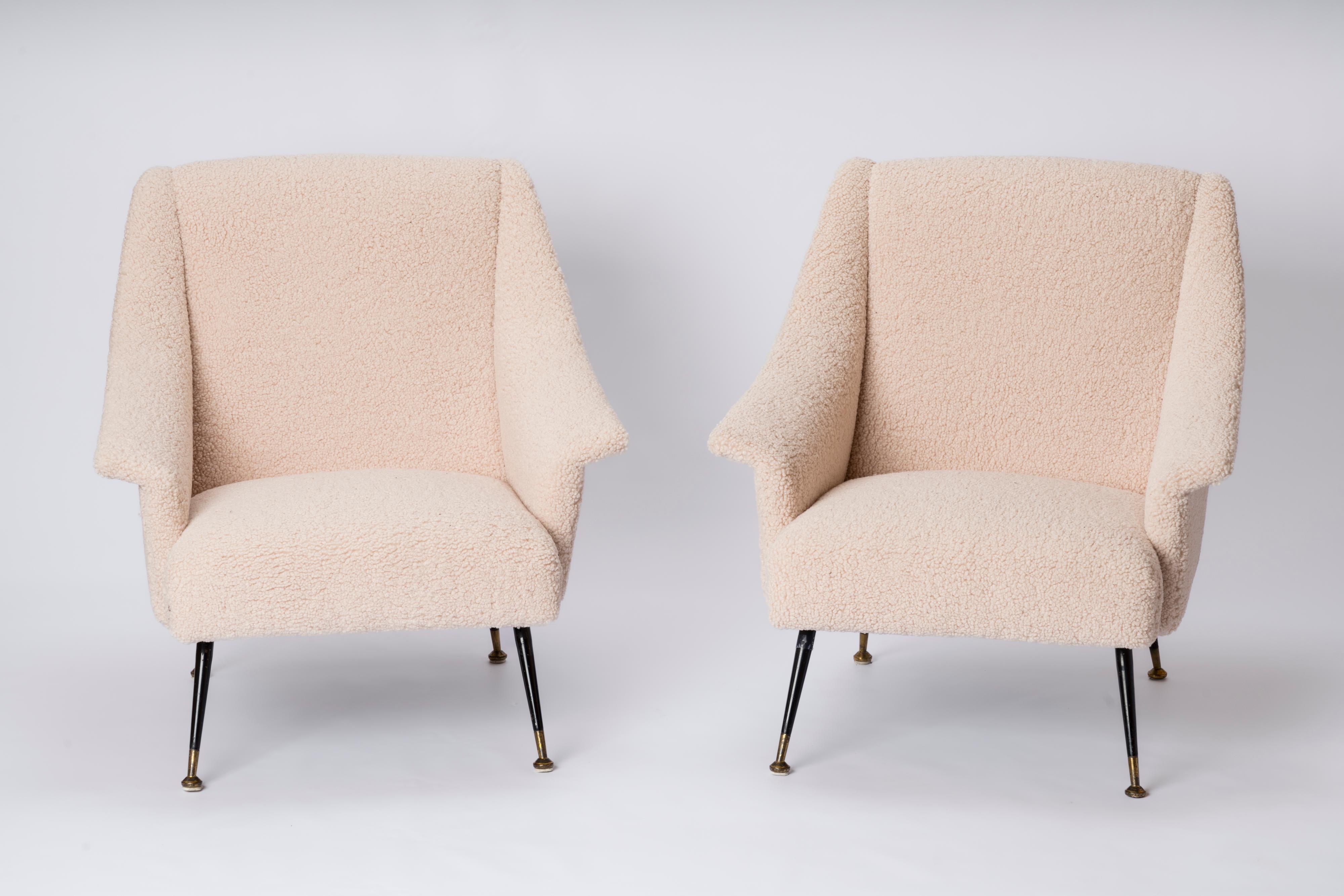 Mid-Century Modern Pair of Creme Bouclé Italian Armchairs with Black and Brass Feet, Italy, 1960s For Sale