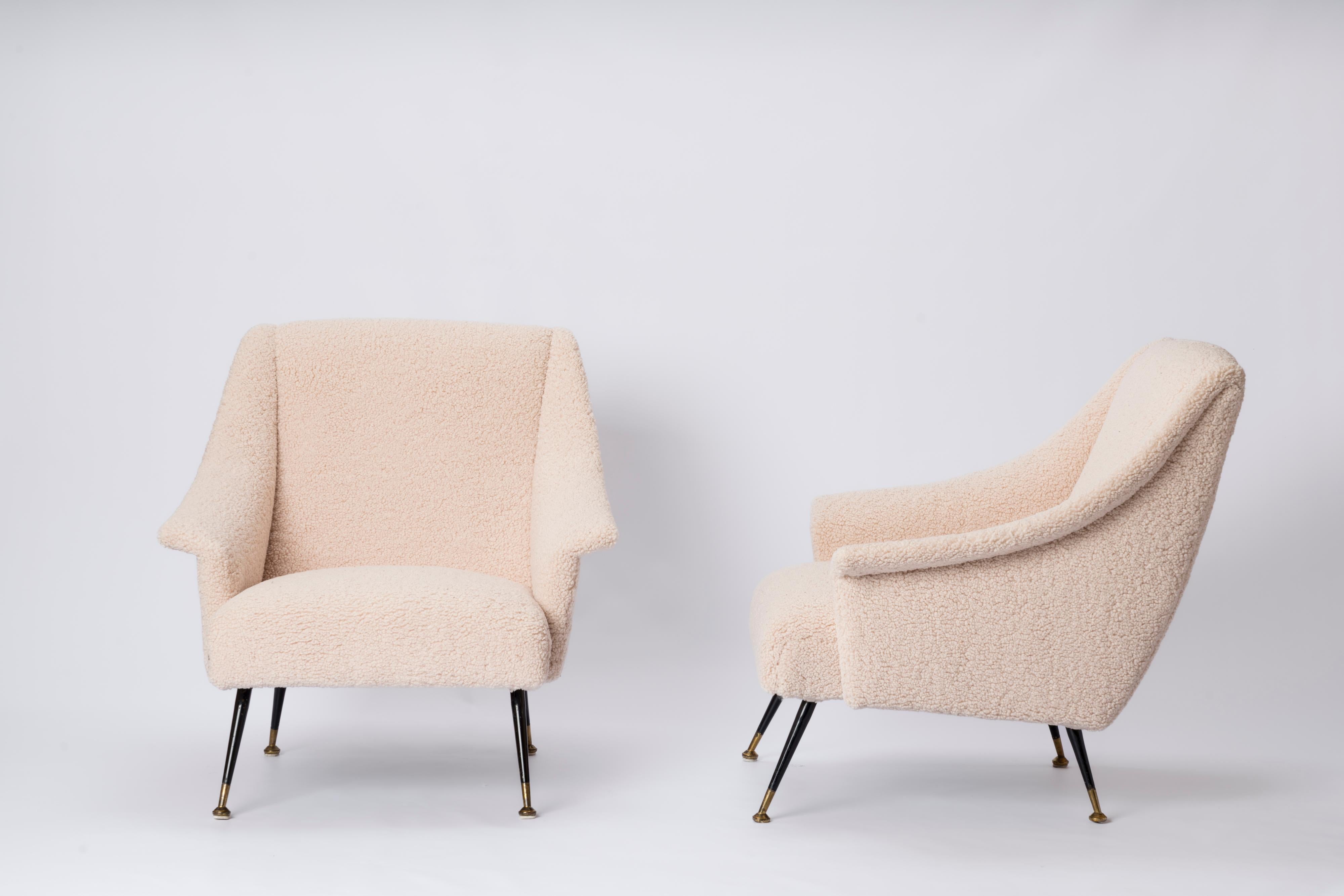 Pair of Creme Bouclé Italian Armchairs with Black and Brass Feet, Italy, 1960s In Good Condition For Sale In New York, NY