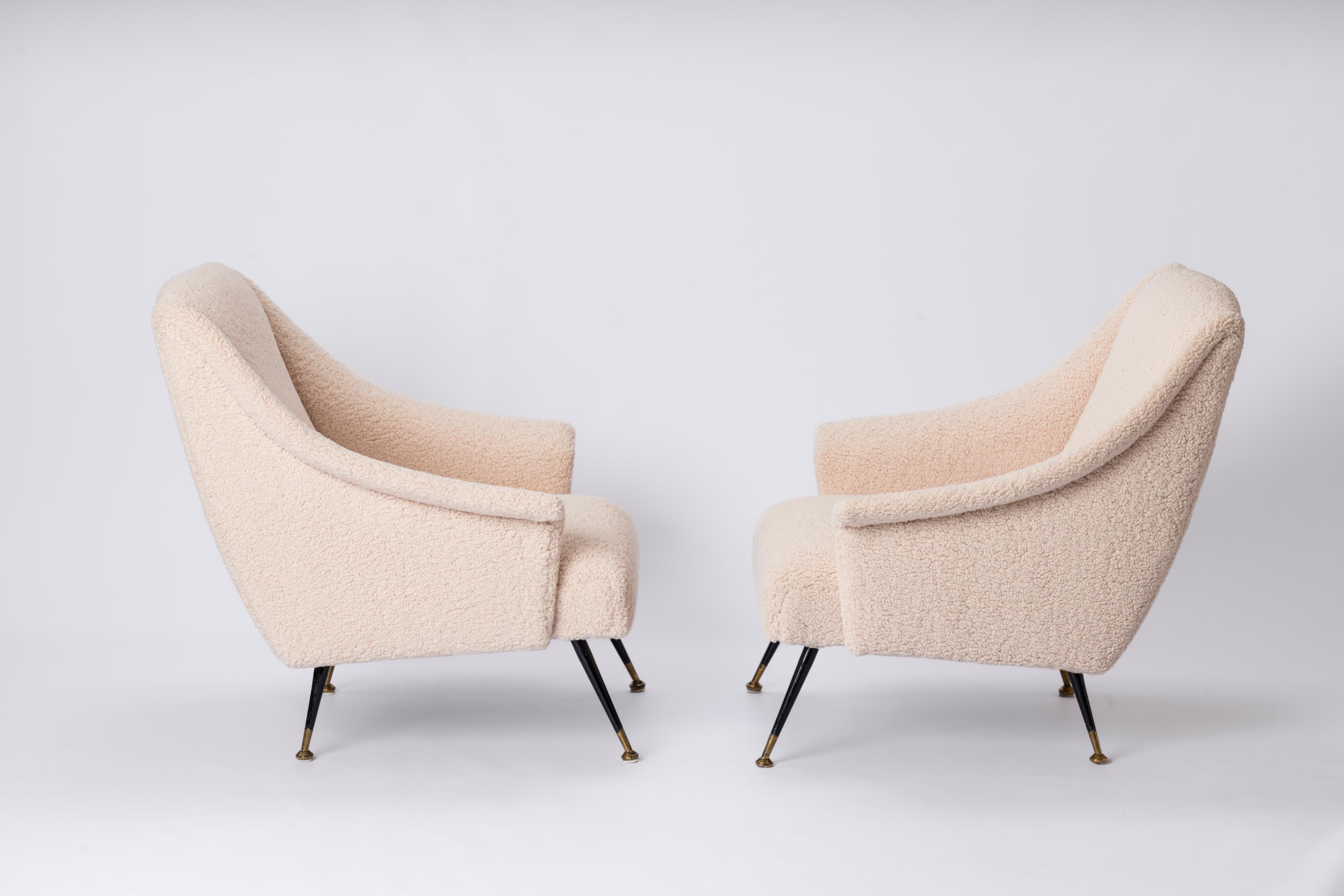 Mid-20th Century Pair of Creme Bouclé Italian Armchairs with Black and Brass Feet, Italy, 1960s For Sale