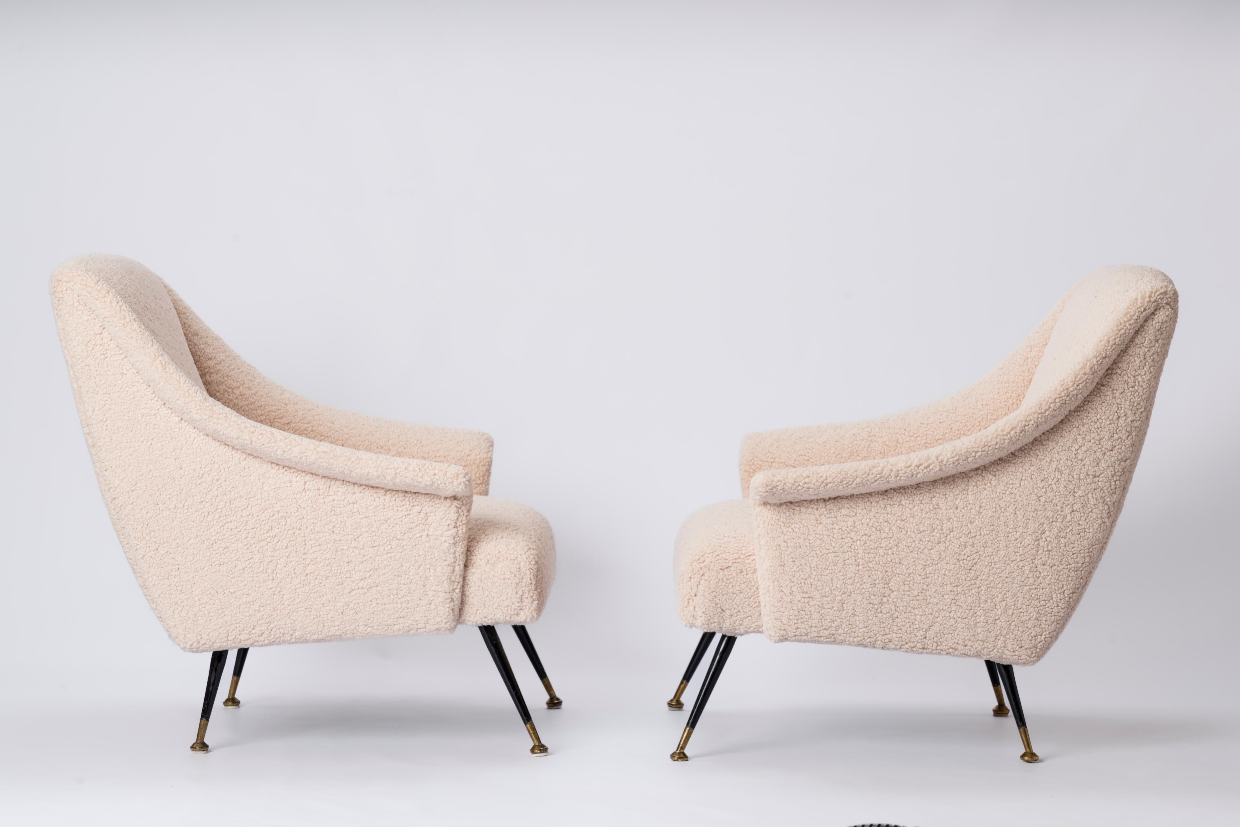 Metal Pair of Creme Bouclé Italian Armchairs with Black and Brass Feet, Italy, 1960s For Sale