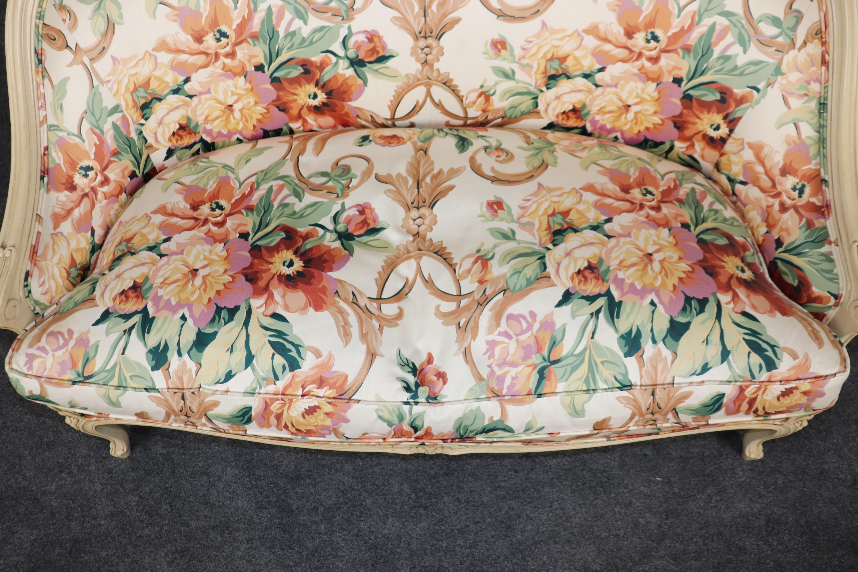 Pair of Creme Paint Decorated Floral Upholstered French Louis XV Settees For Sale 4