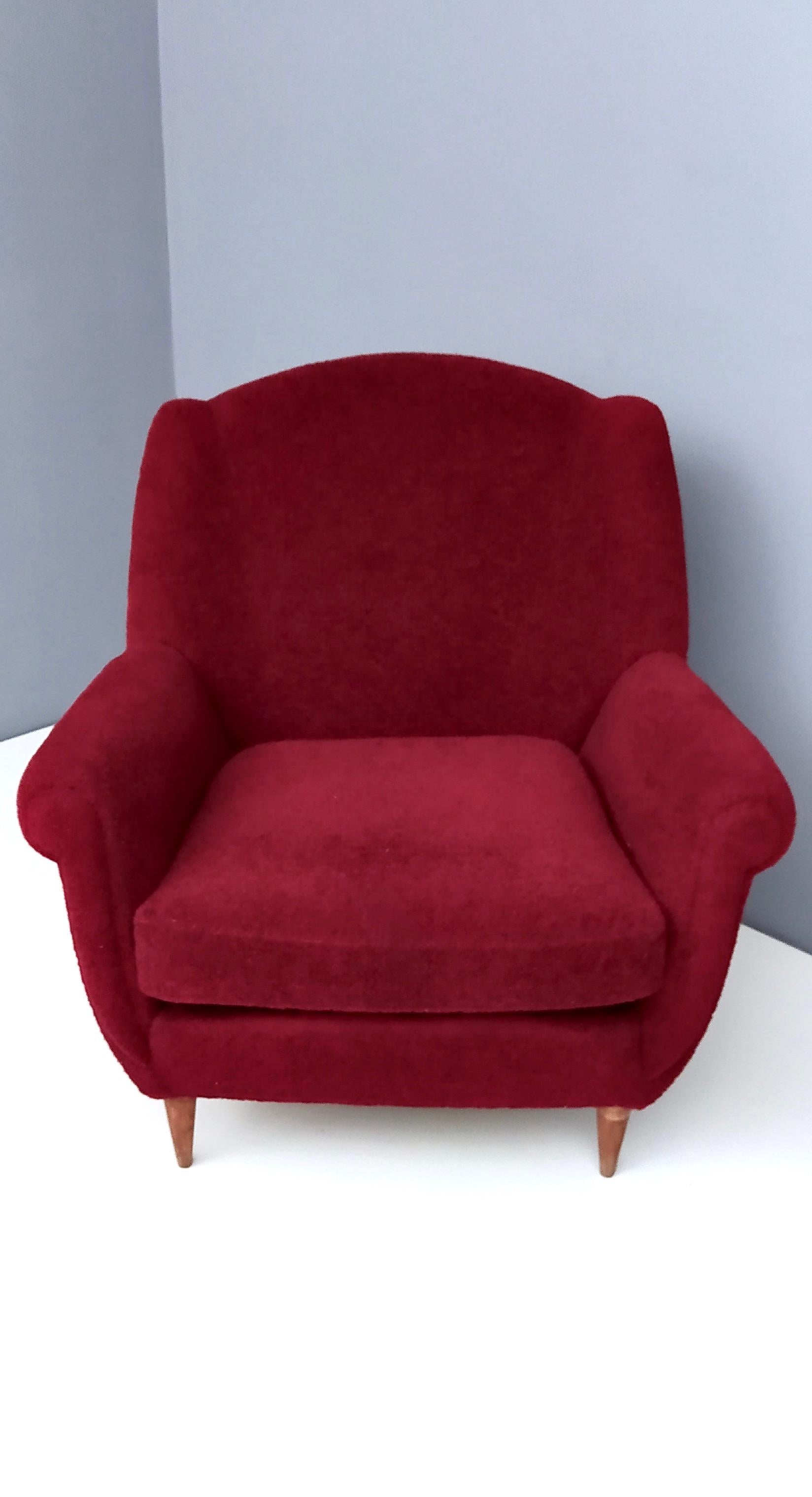 Pair of Crimson Upholstered Armchairs by Gigi Radice for Minotti, Italy, 1950s In Excellent Condition In Bresso, Lombardy