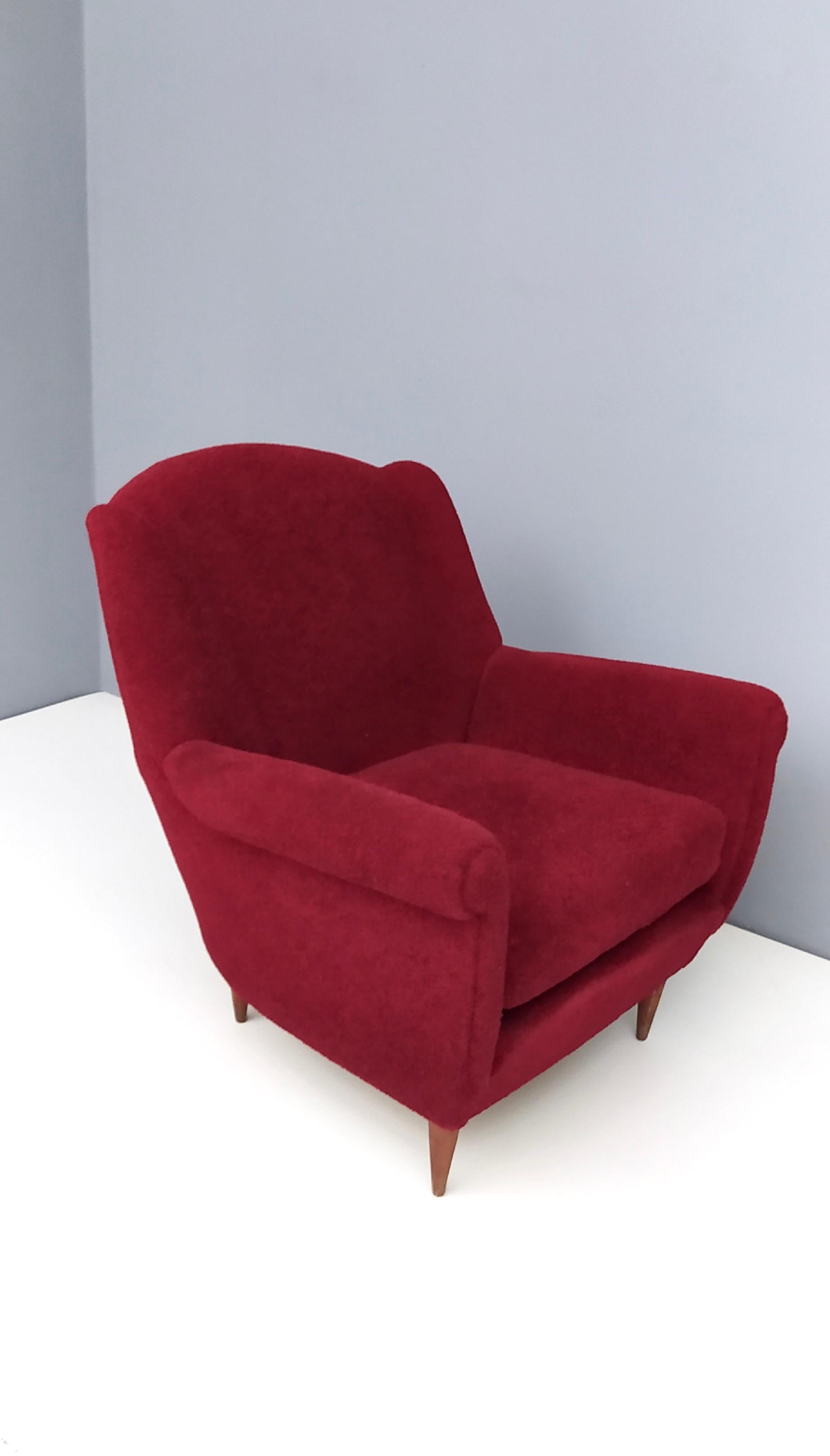 Mid-20th Century Pair of Crimson Upholstered Armchairs by Gigi Radice for Minotti, Italy, 1950s