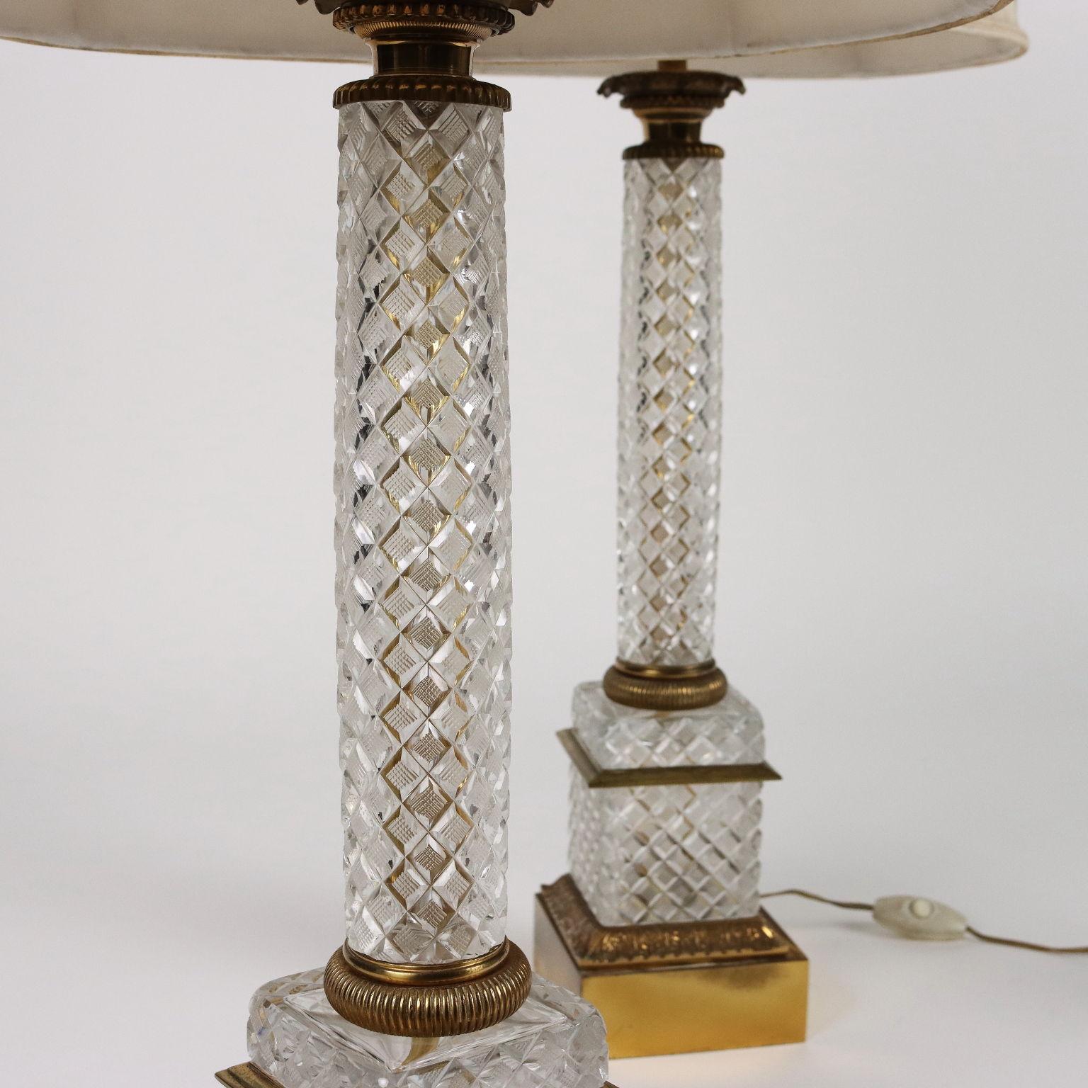 Paar Pariser Lampen aus Kristall und Bronze, Frankreich, Mitte der 1900er Jahre (Moderne der Mitte des Jahrhunderts) im Angebot