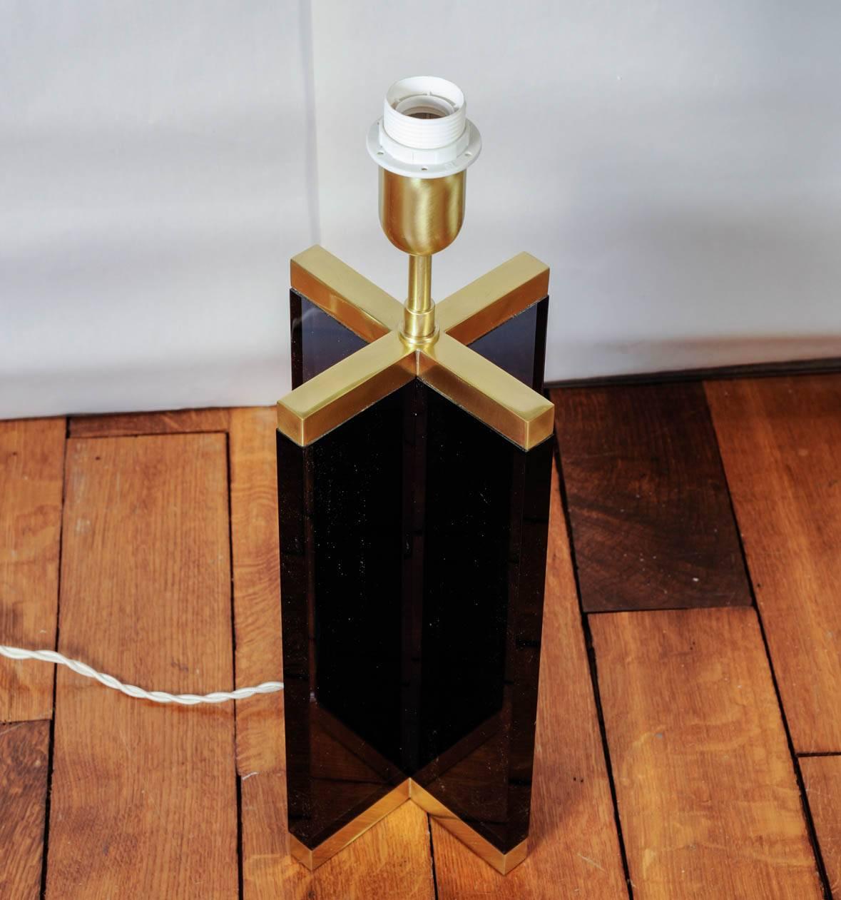 Contemporary Pair of Cross Table Lamps in Dark Plexiglass and Brass