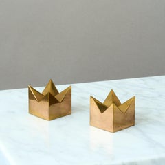 Pareja de candeleros corona de latón de Pierre Forssell. Skultuna, Suecia, década de 1960
