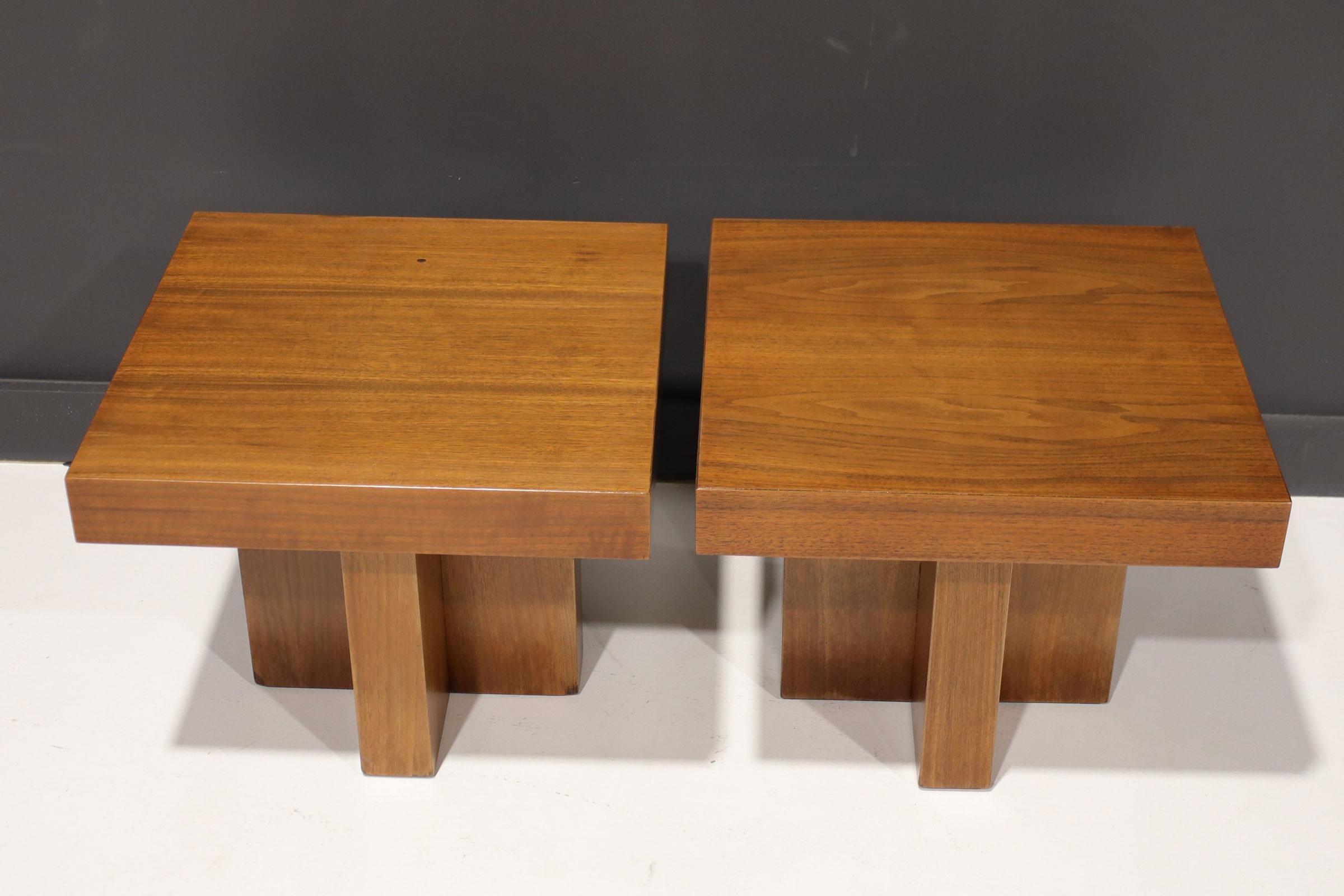 American Pair of Cruciform Occasional Tables in the Style of Milo Baughman