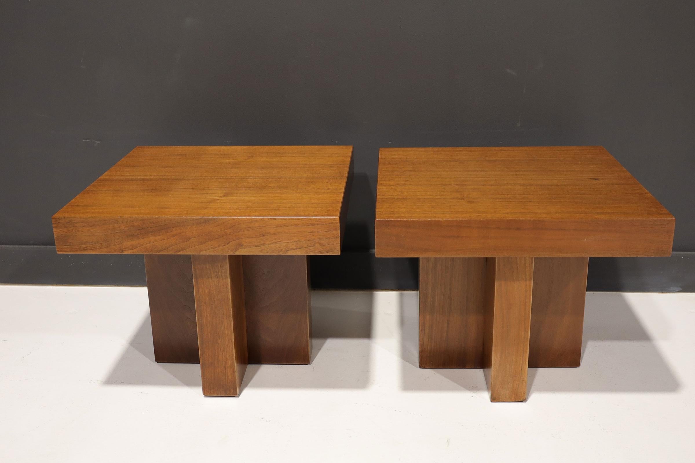 Walnut Pair of Cruciform Occasional Tables in the Style of Milo Baughman For Sale