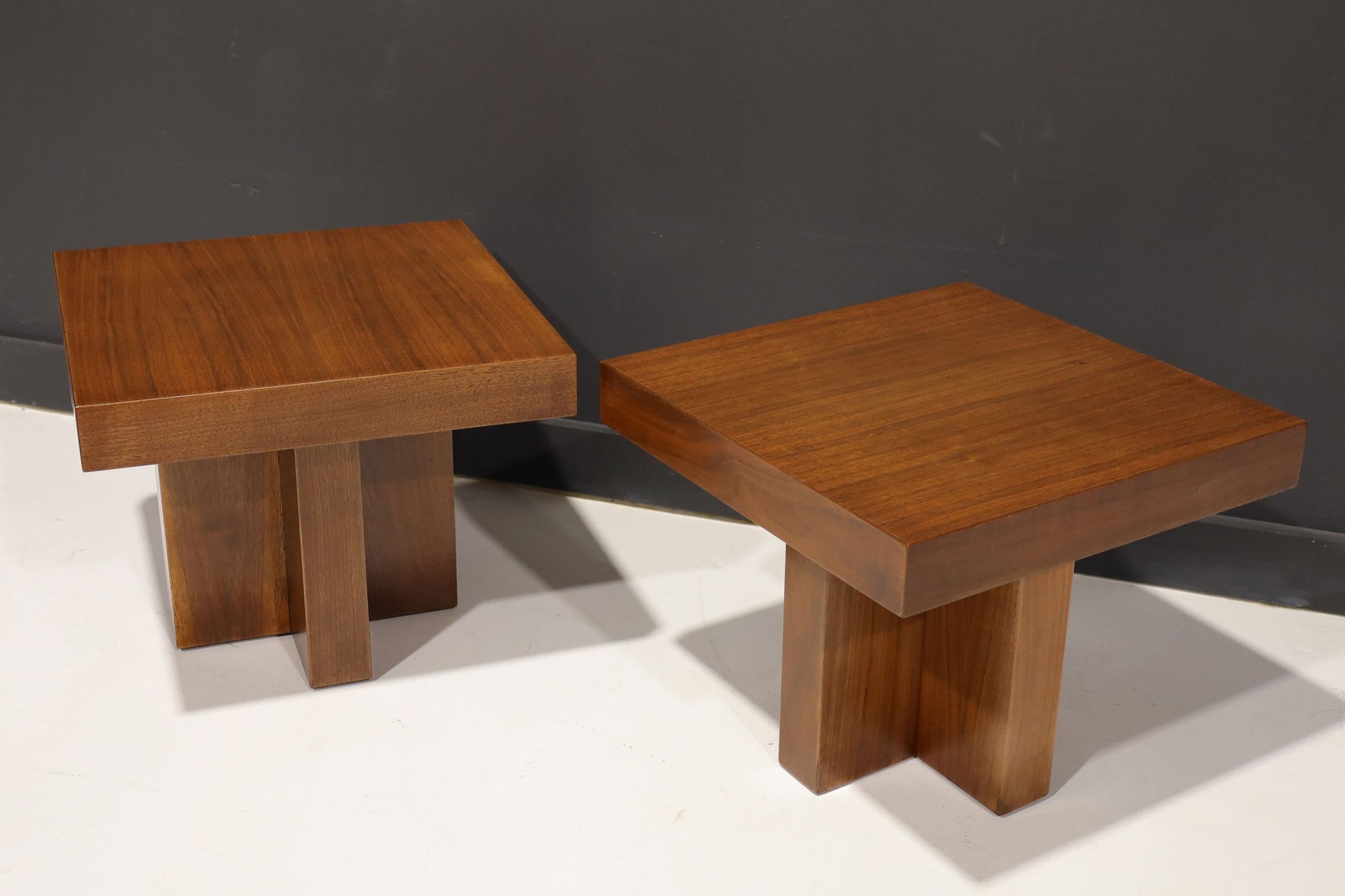 Pair of Cruciform Occasional Tables in the Style of Milo Baughman For Sale 2