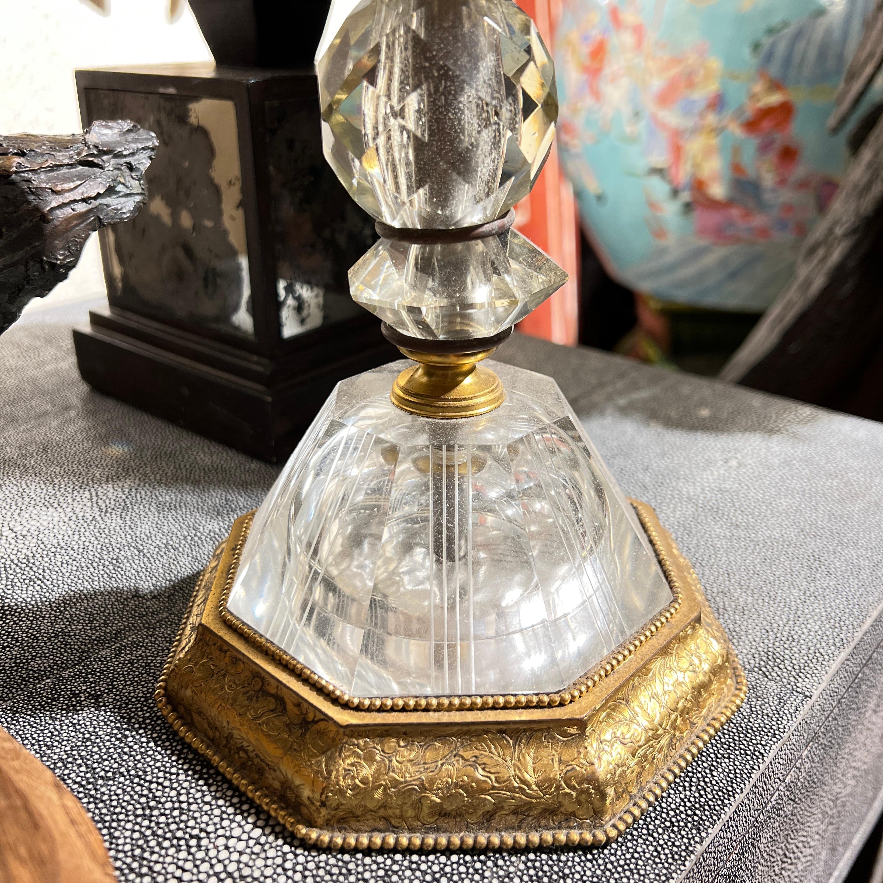 Pareja de cristal y bronce  Lámparas de estilo Caldwell en Bueno estado para la venta en New York, NY