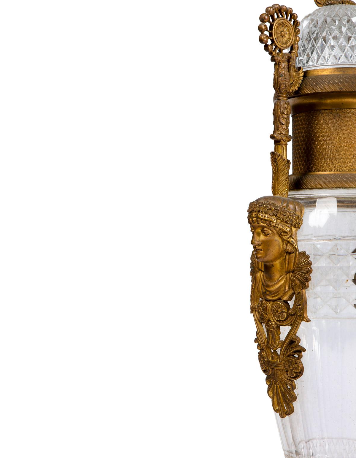 Stile impero Coppia di vasi in cristallo e bronzo in vendita