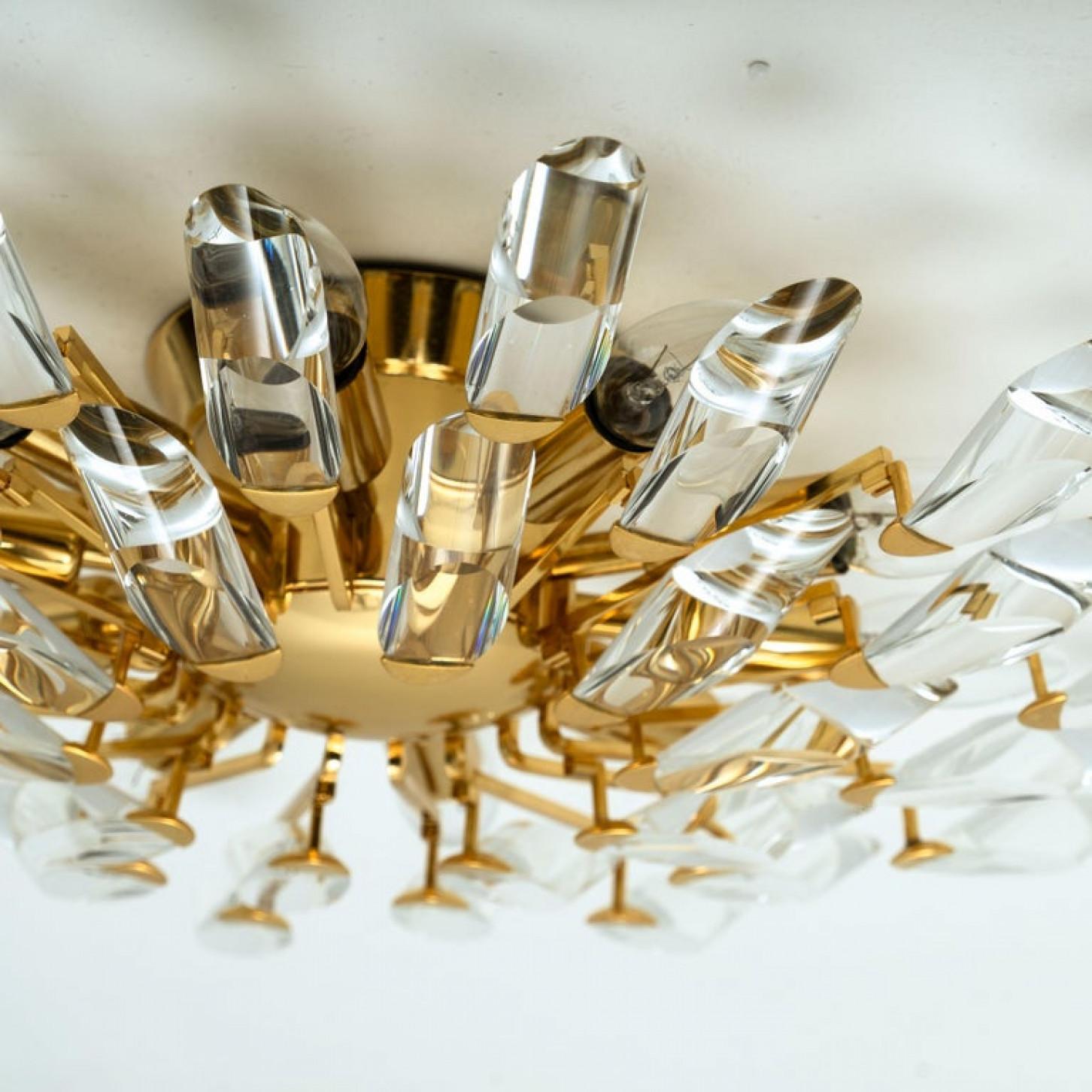 Late 20th Century Pair of Crystal and Gilded Flush Mount Sconces By Oscar Torlasco for Stilkronen For Sale