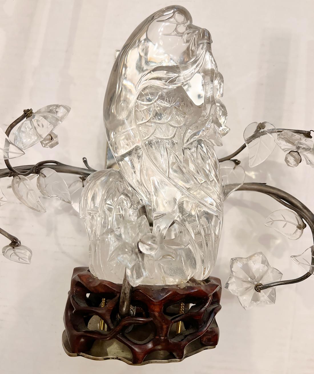 Coppia di appliques in cristallo Chinoiserie francese degli anni '20.

Misure:
Altezza: 8.75