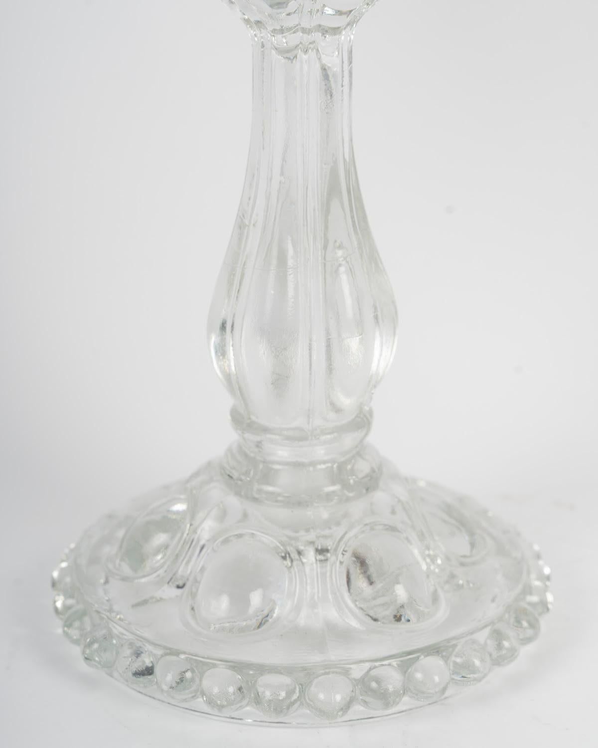 Paar Kristallkandelaber mit 4 Lichterarmen, 20. Jahrhundert. (Französisch) im Angebot