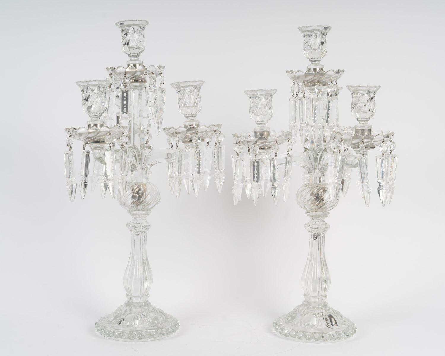 Paar Kristallkandelaber mit 4 Lichterarmen, 20. Jahrhundert. im Zustand „Gut“ im Angebot in Saint-Ouen, FR