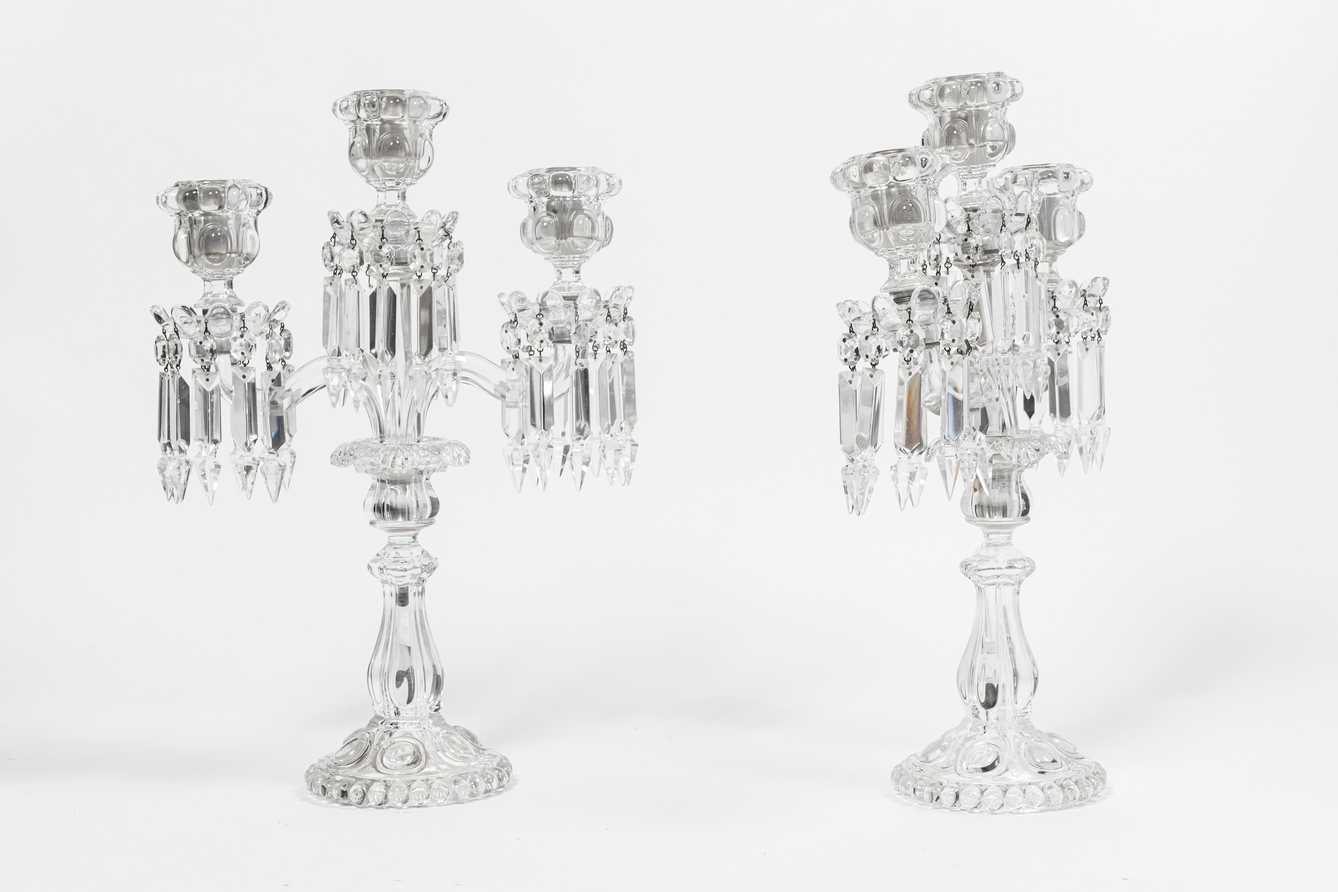Victorien Paire de candélabres en cristal signés Baccarat, France, fin du XIXe siècle. en vente