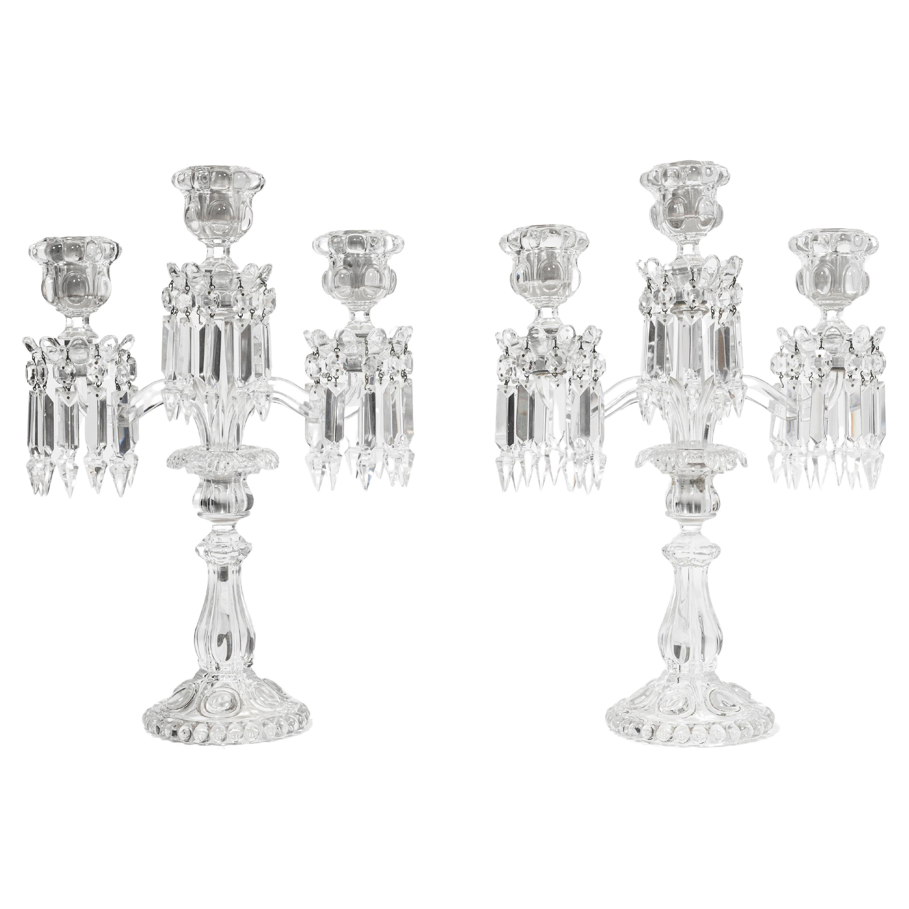 Paire de candélabres en cristal signés Baccarat, France, fin du XIXe siècle. en vente