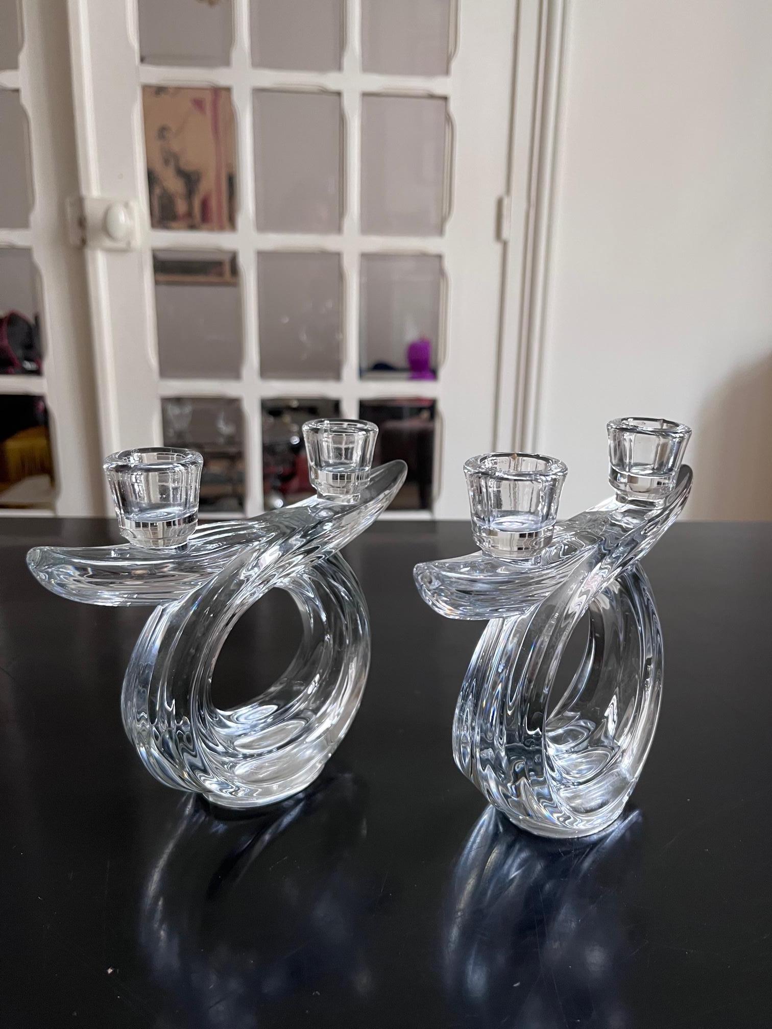 Paar Kristall-Kerzenständer (Moderne der Mitte des Jahrhunderts) im Angebot