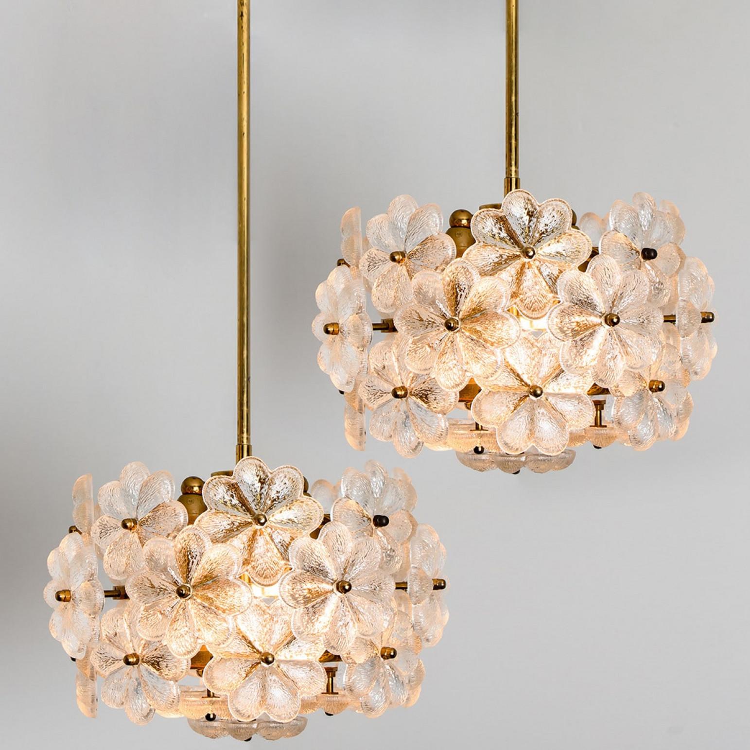 Coppia di lampadari a fiore in cristallo di Ernst Palme, Germania, anni '70 in vendita 3