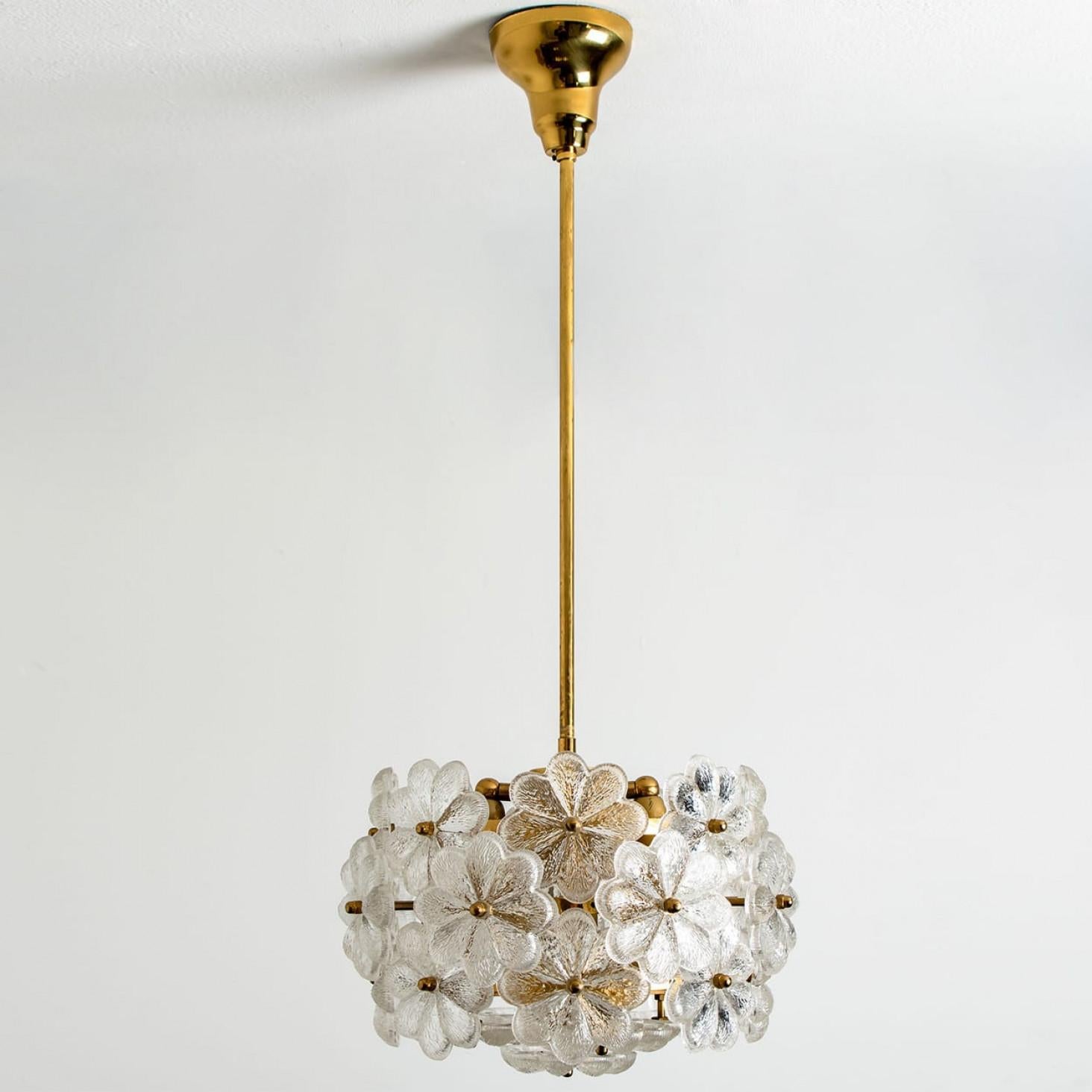 Coppia di lampadari a fiore in cristallo di Ernst Palme, Germania, anni '70 in vendita 5