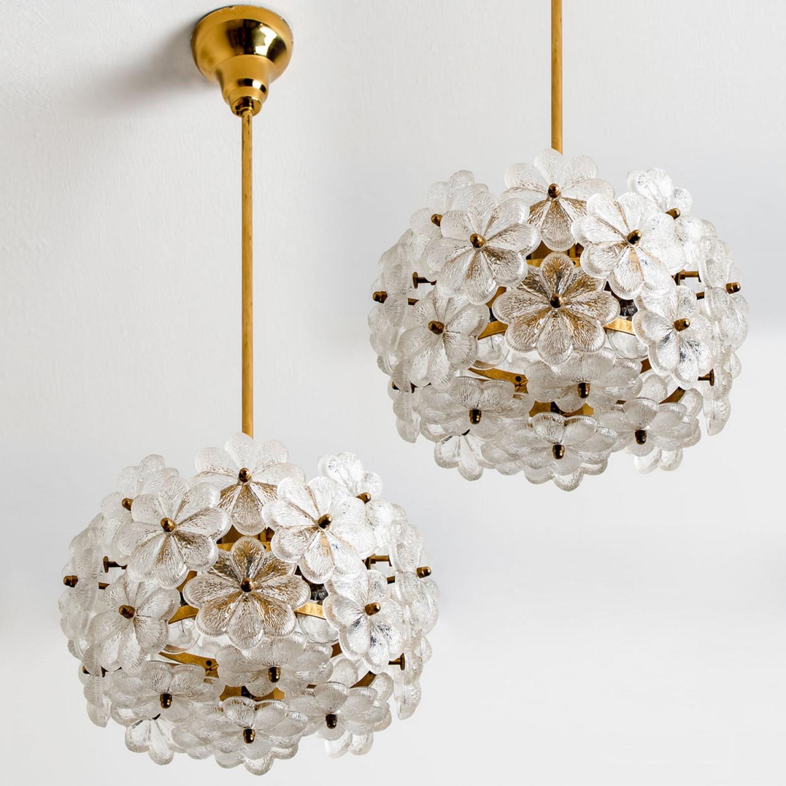 Coppia di lampadari a fiore in cristallo di Ernst Palme, Germania, anni '70 in vendita 6